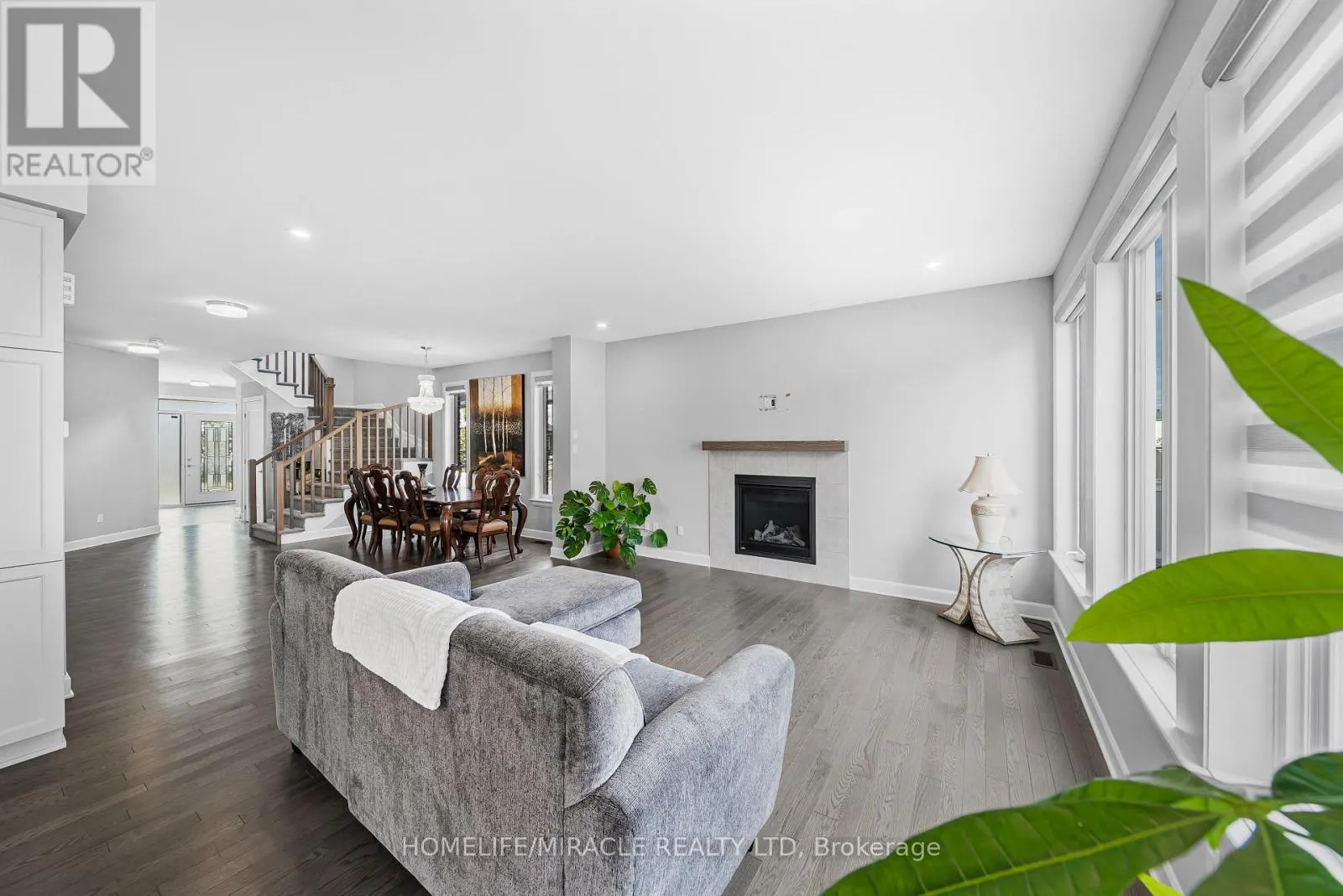 896 SENDERO WAY