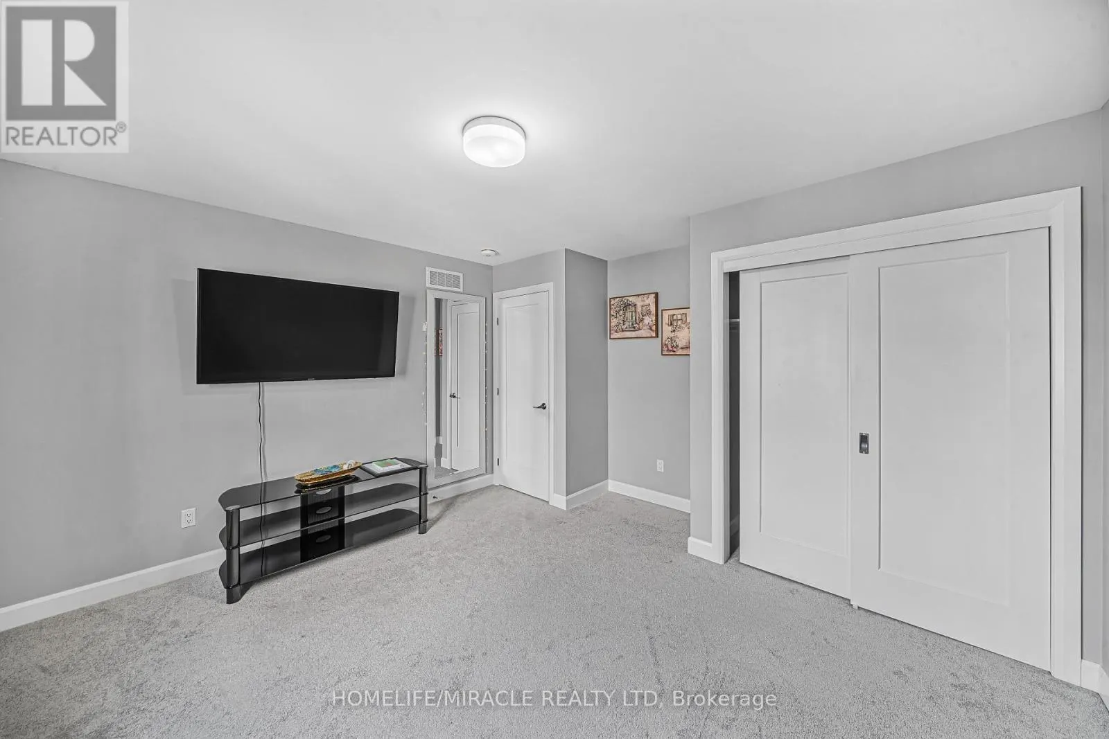 896 SENDERO WAY