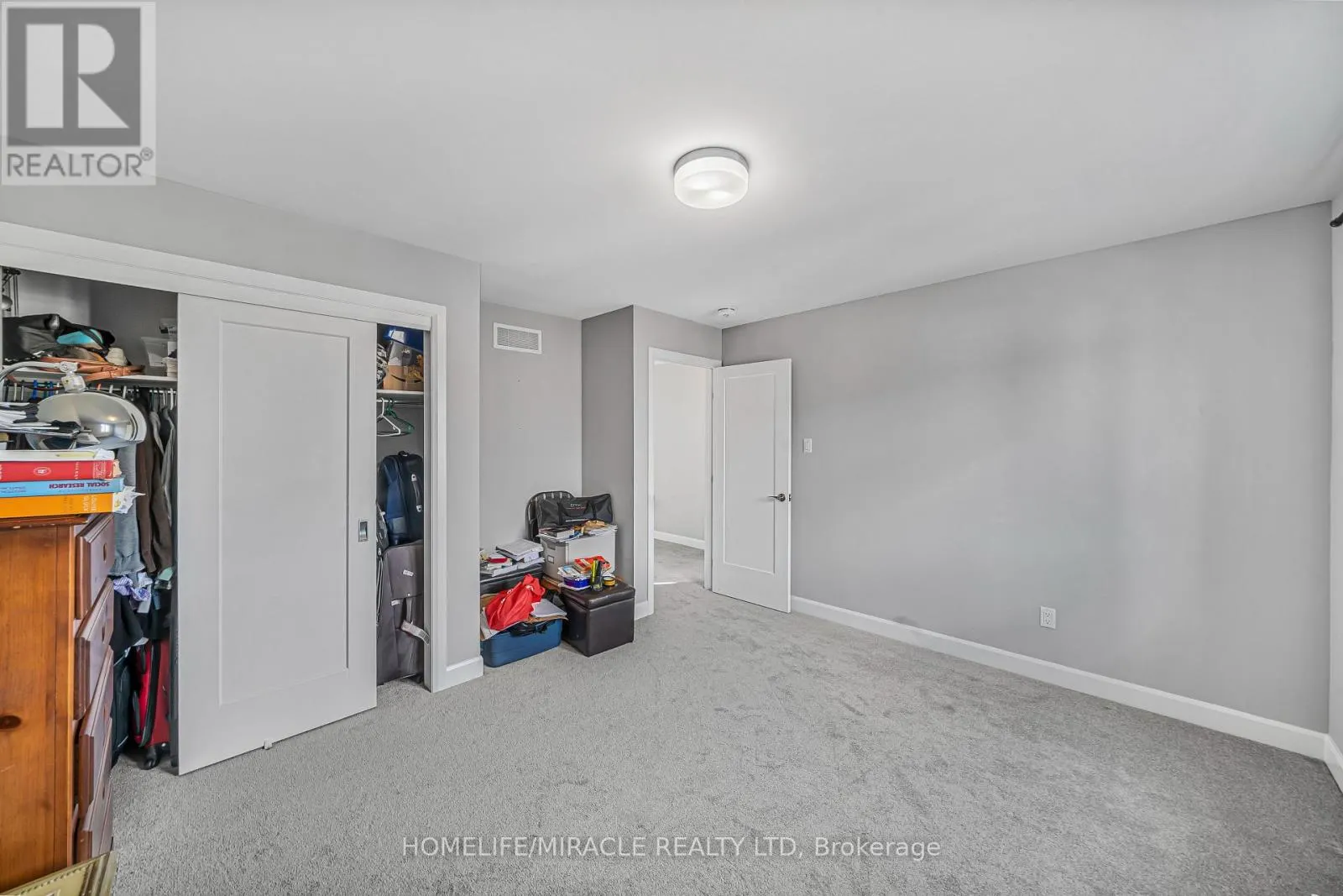 896 SENDERO WAY