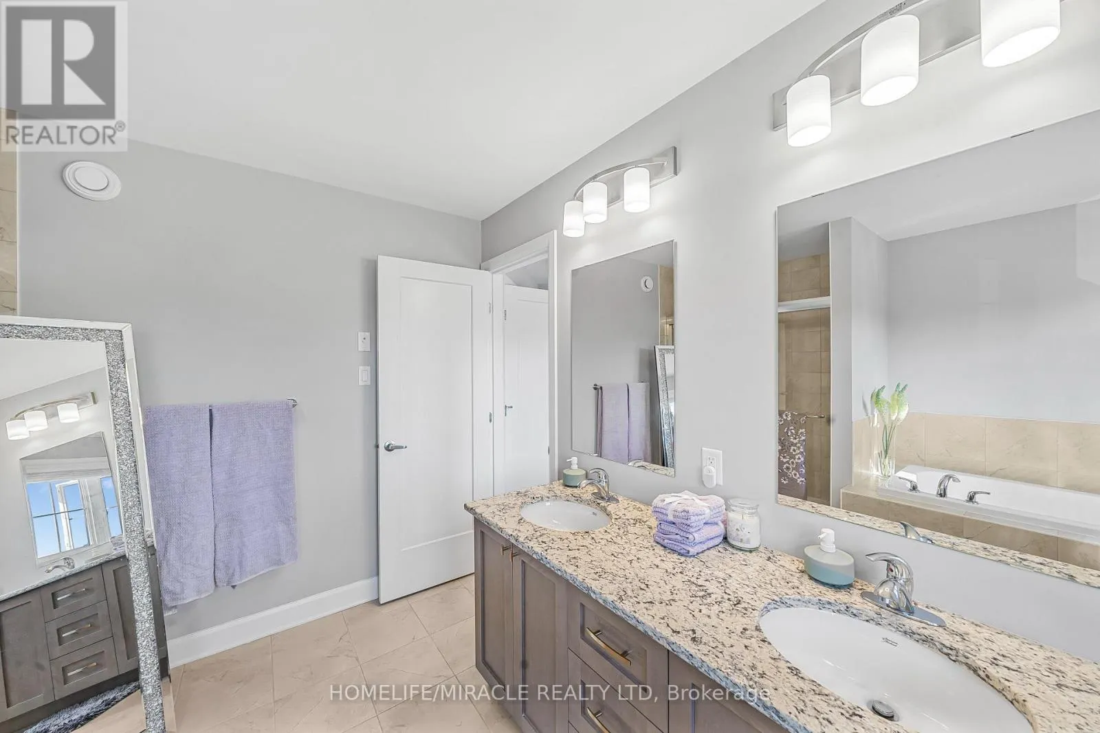 896 SENDERO WAY