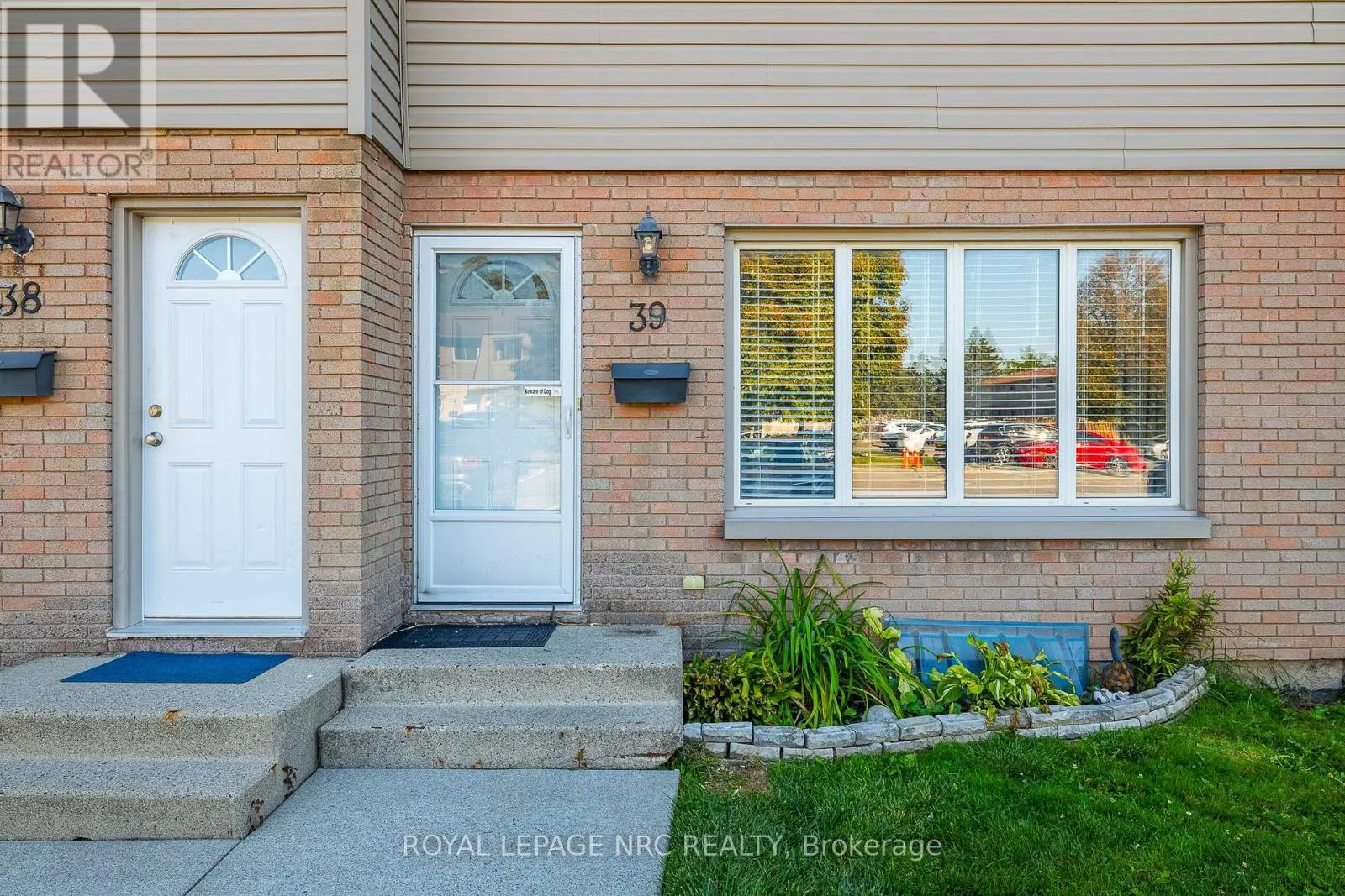 39 - 4215 MEADOWVALE DRIVE, #39