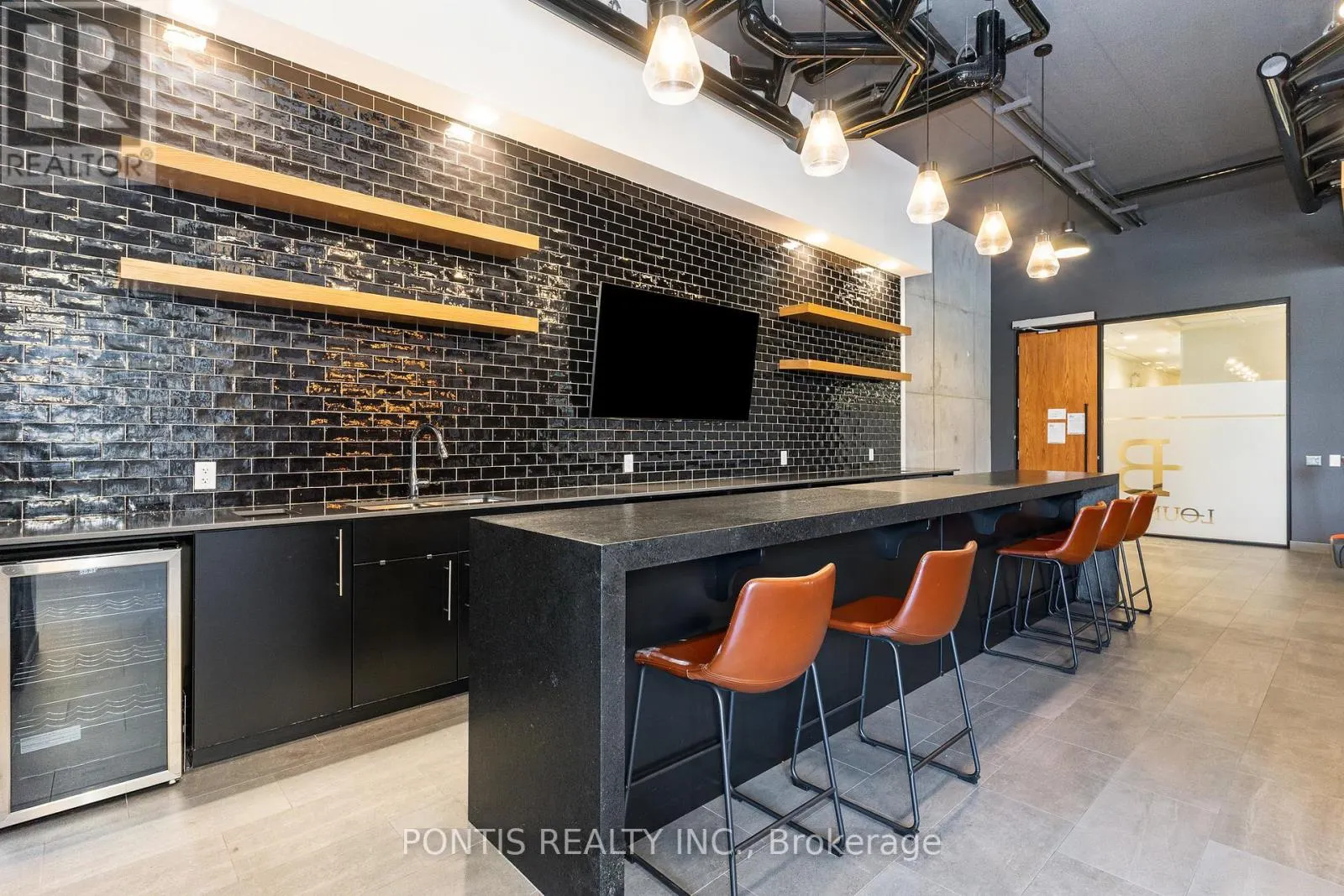 207 - 251 NORTHFIELD DRIVE E