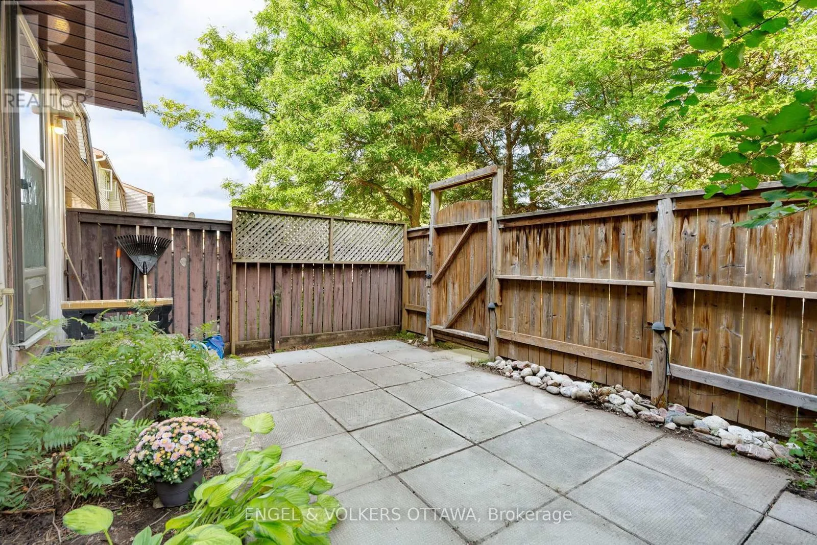 1529 MEADOWBROOK ROAD