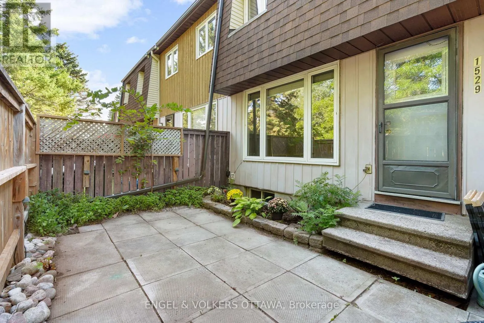 1529 MEADOWBROOK ROAD