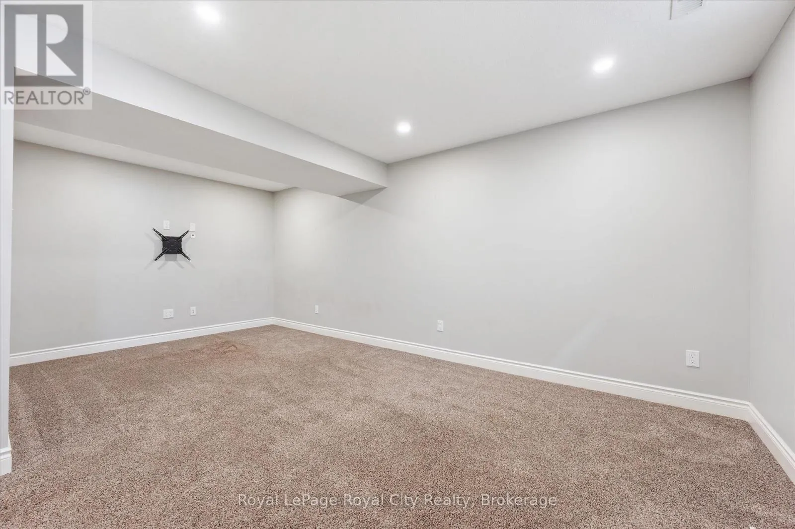158 KEMP CRESCENT