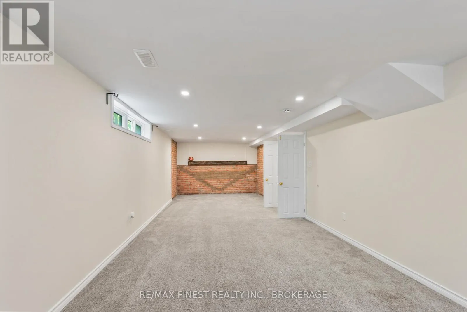 5 MICHAEL GRASS CRESCENT