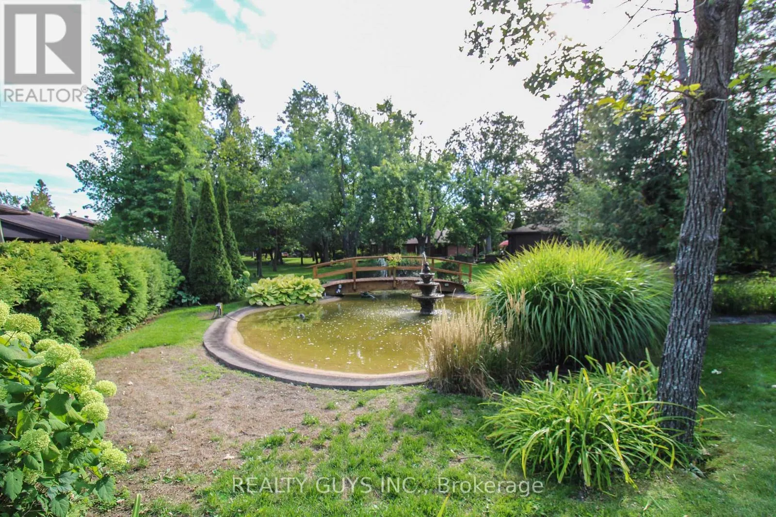 # 204 - 200 EAST STREET S, ## 204