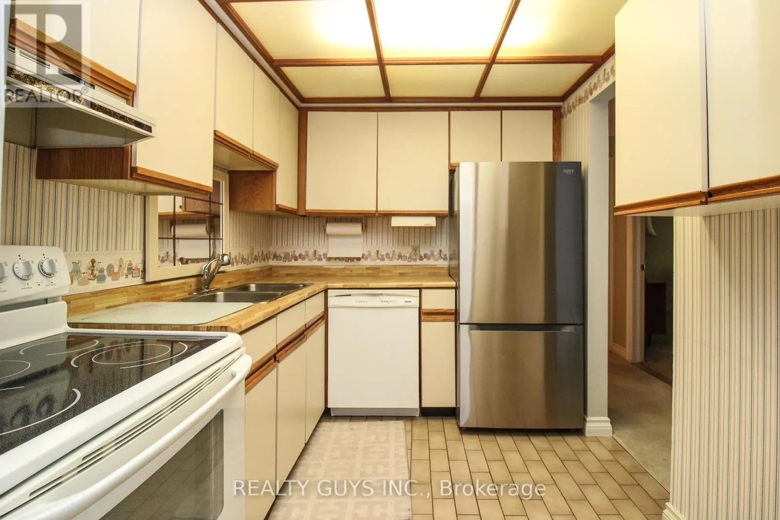# 204 - 200 EAST STREET S, ## 204
