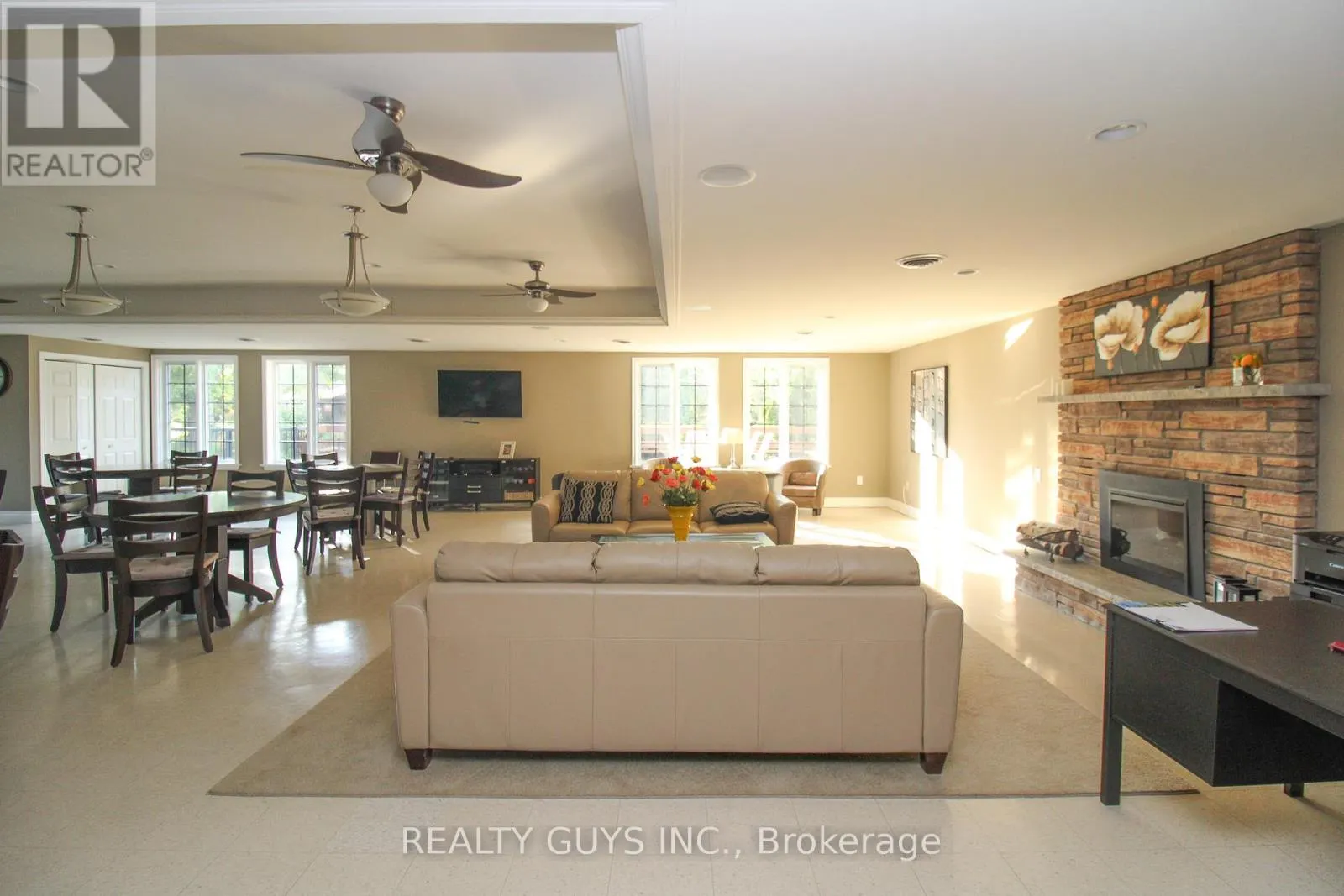 # 204 - 200 EAST STREET S, ## 204