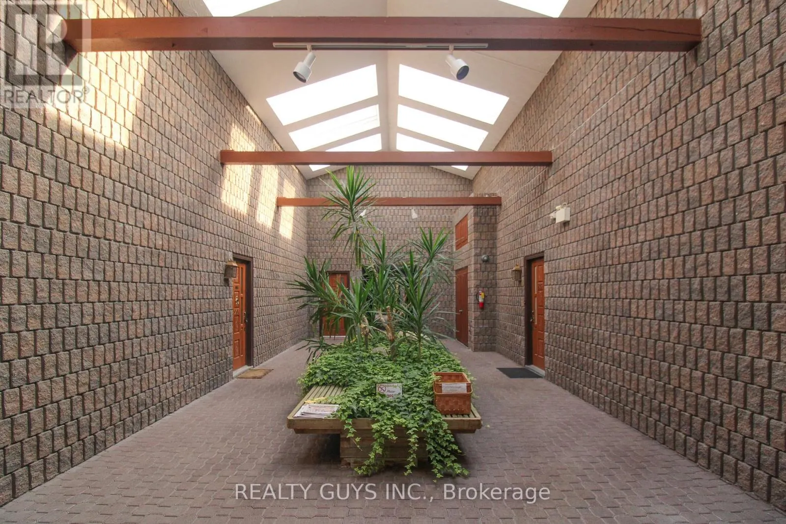 # 204 - 200 EAST STREET S, ## 204