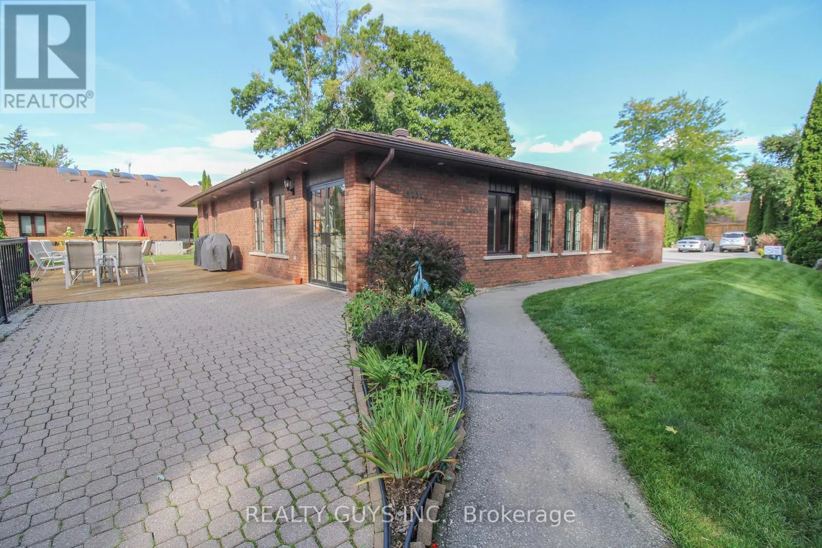 # 204 - 200 EAST STREET S, ## 204