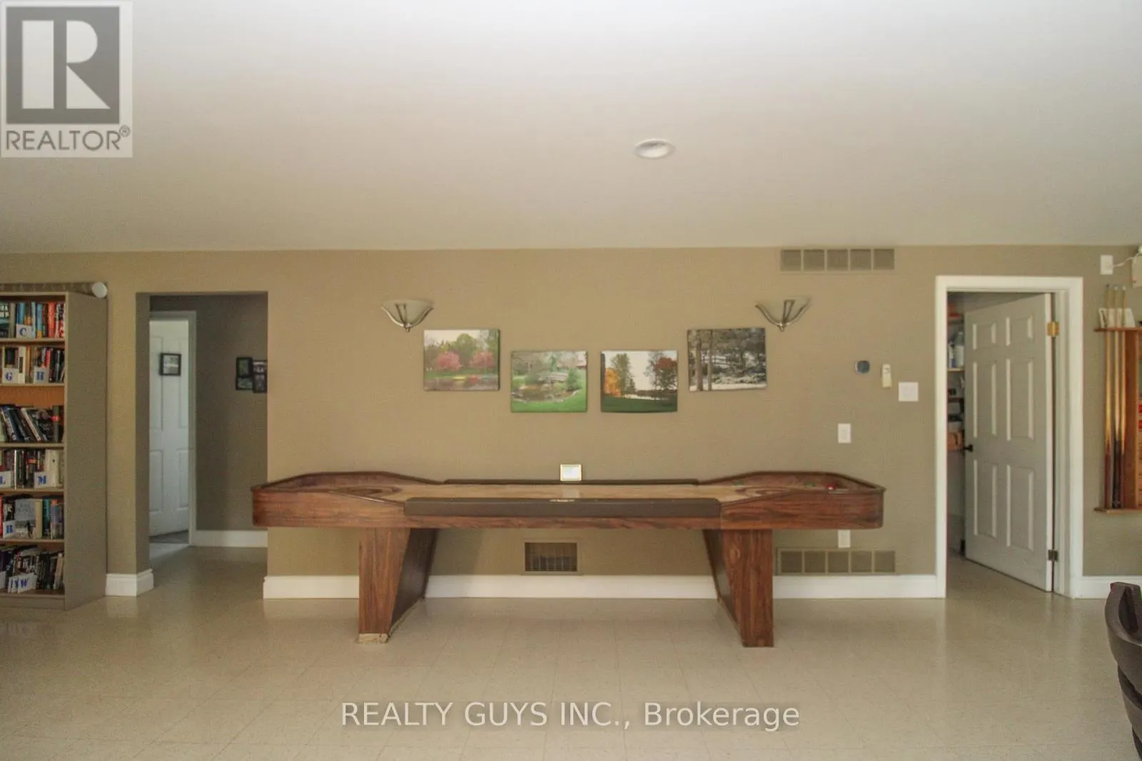 # 204 - 200 EAST STREET S, ## 204