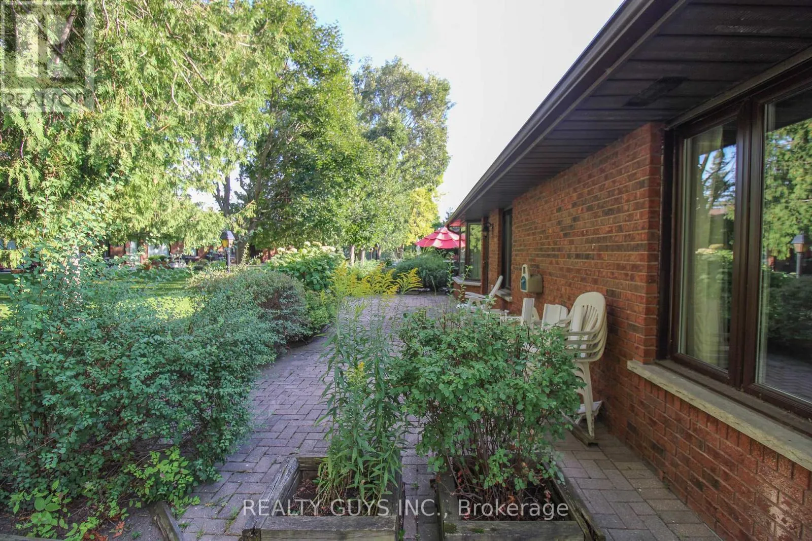 # 204 - 200 EAST STREET S, ## 204