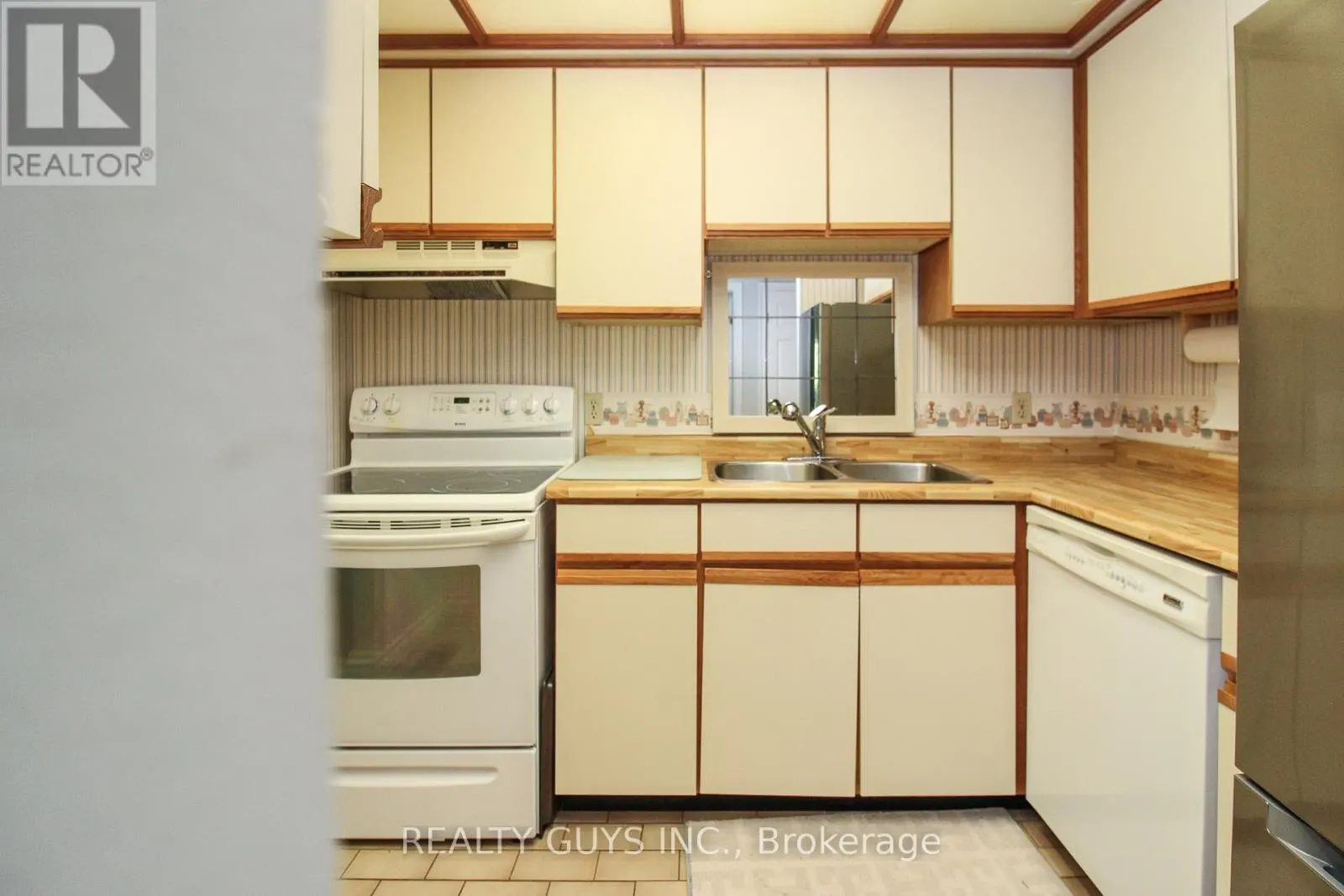 # 204 - 200 EAST STREET S, ## 204