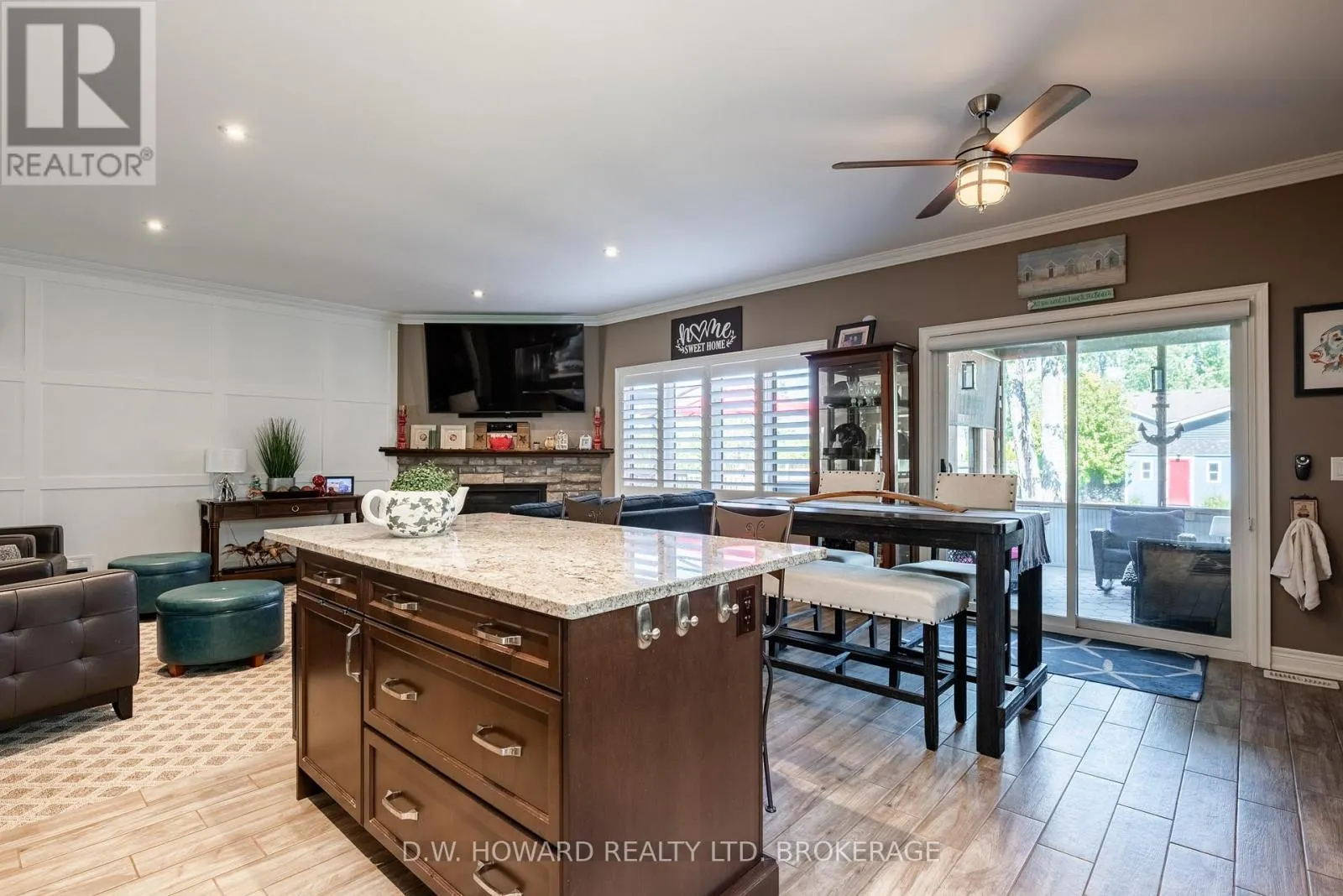 3270 THUNDERBAY ROAD