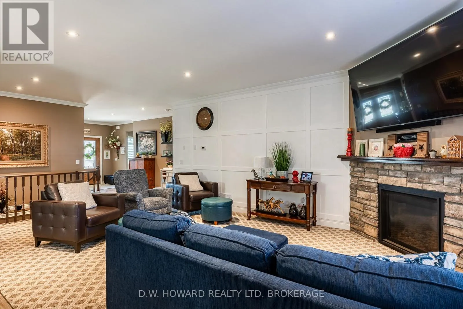 3270 THUNDERBAY ROAD