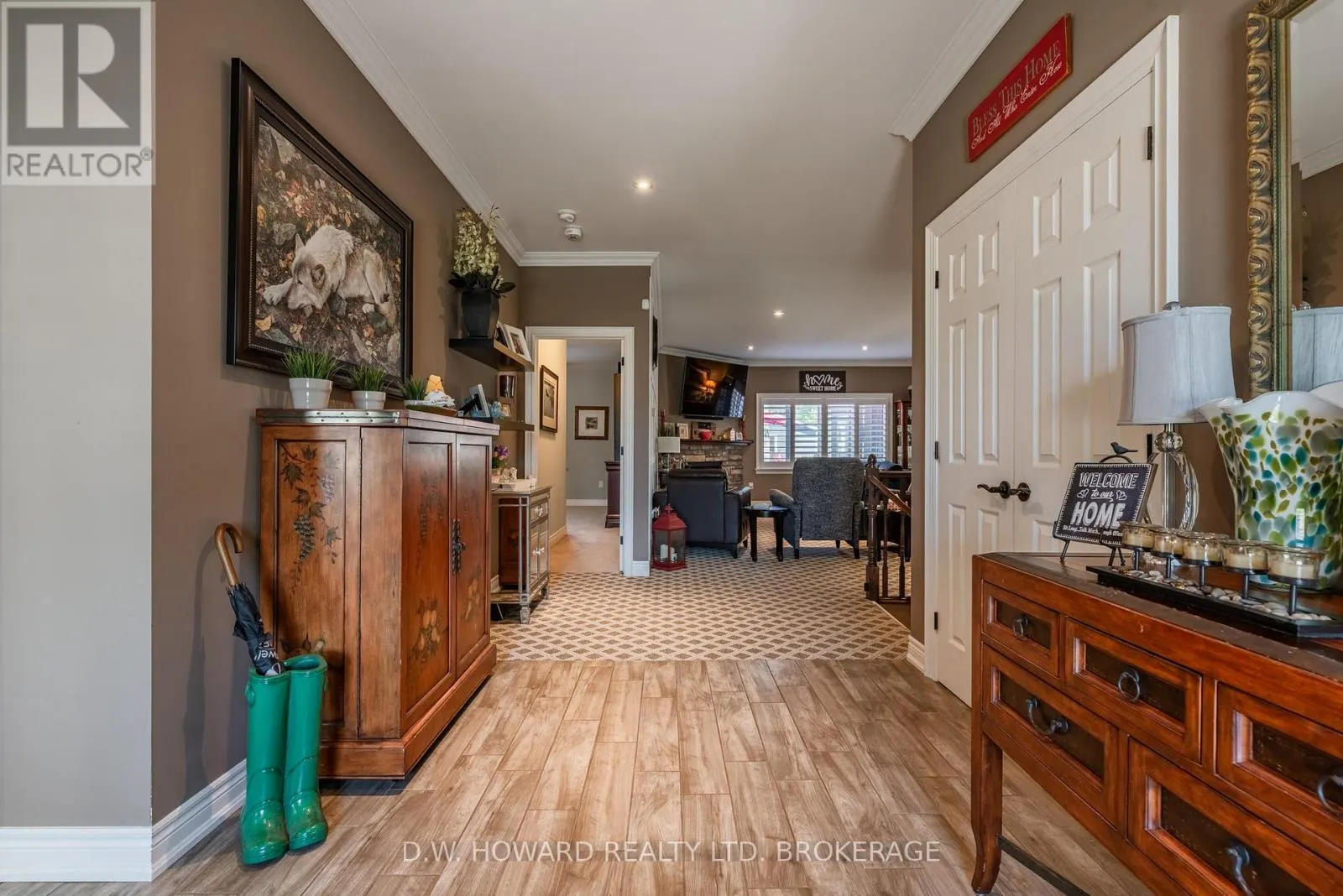 3270 THUNDERBAY ROAD