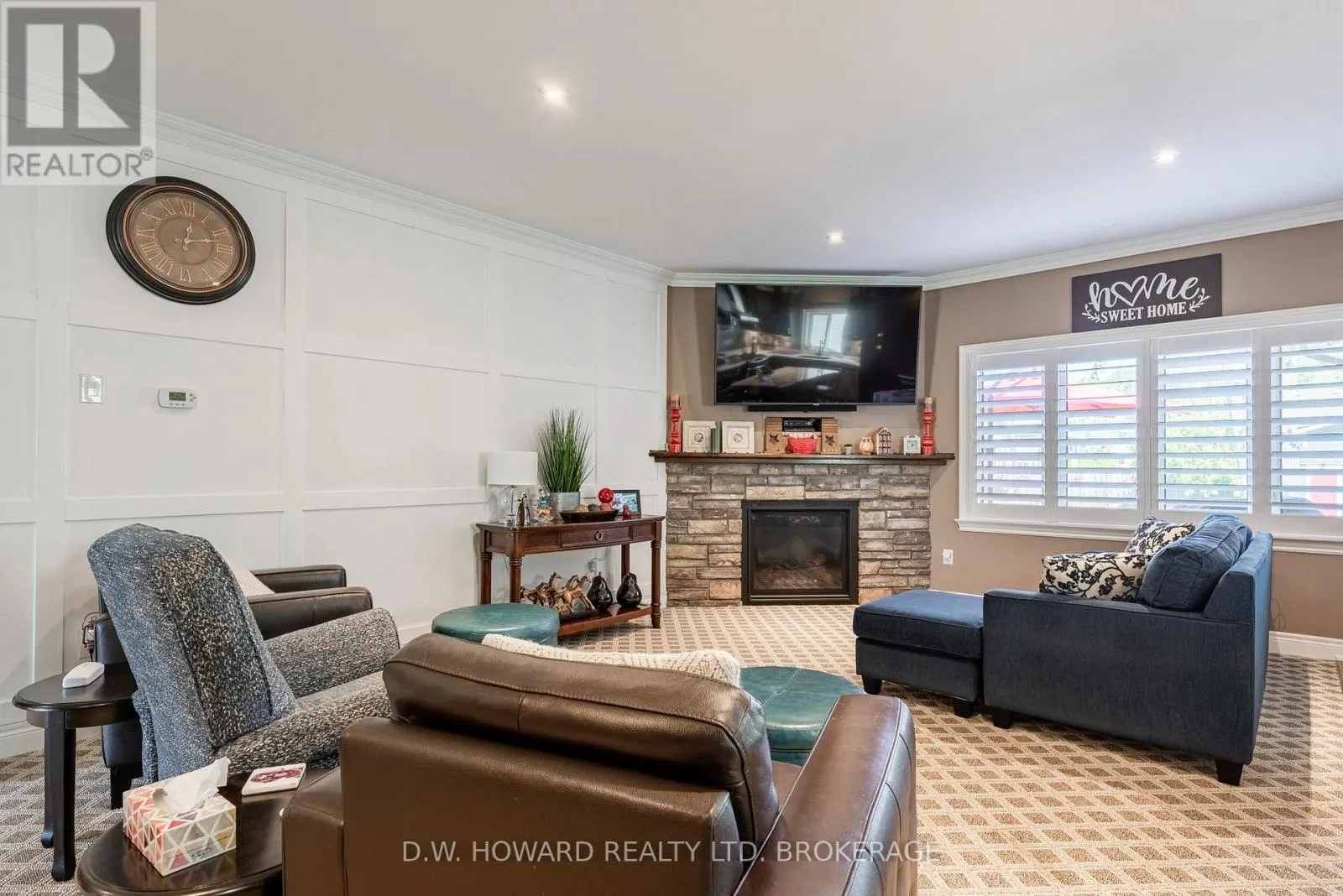 3270 THUNDERBAY ROAD