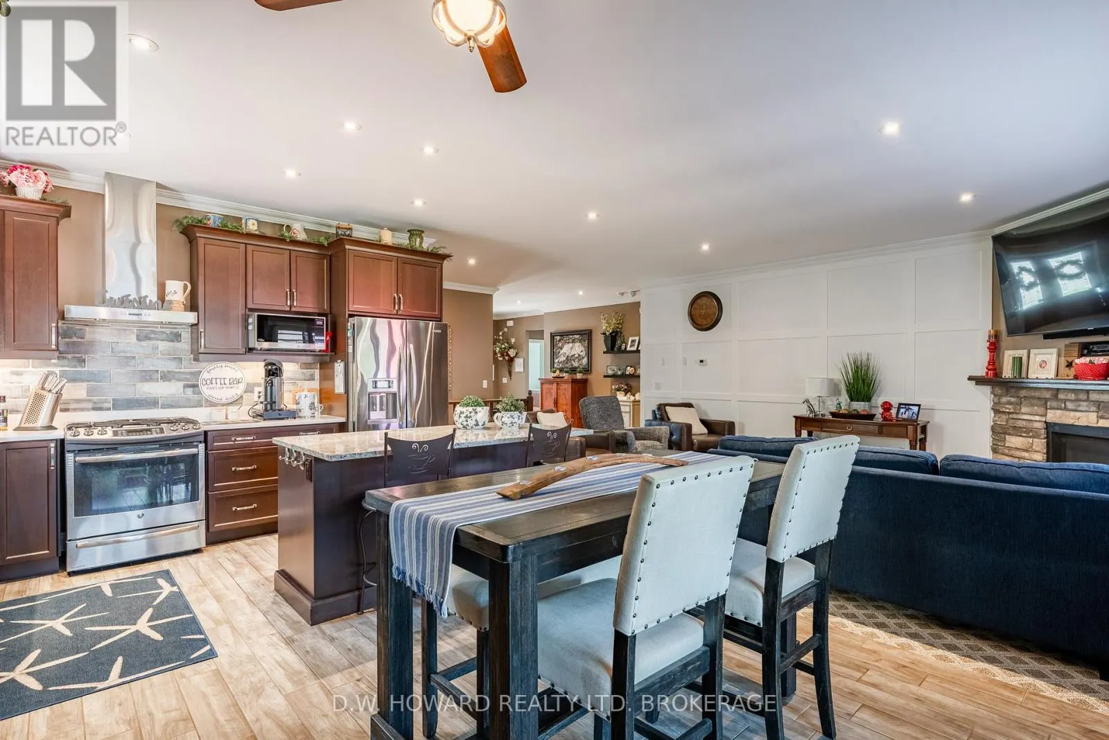 3270 THUNDERBAY ROAD