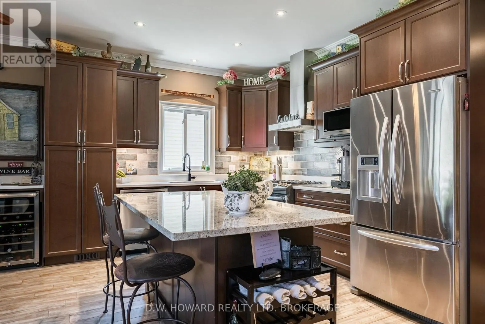 3270 THUNDERBAY ROAD