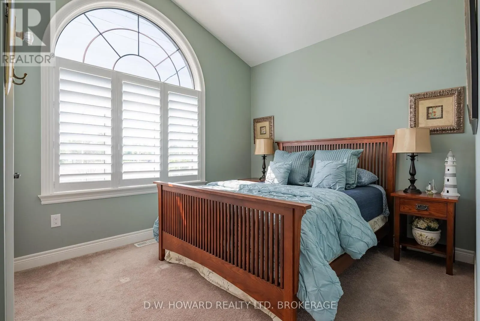 3270 THUNDERBAY ROAD
