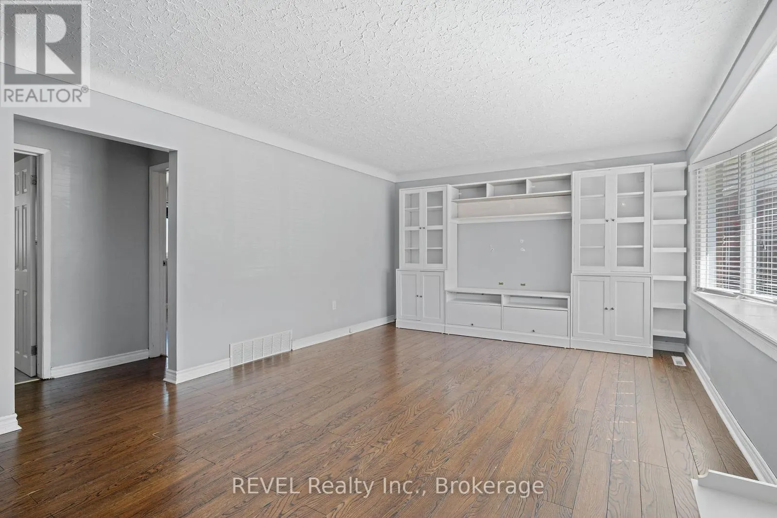 6571 BURDETTE DRIVE