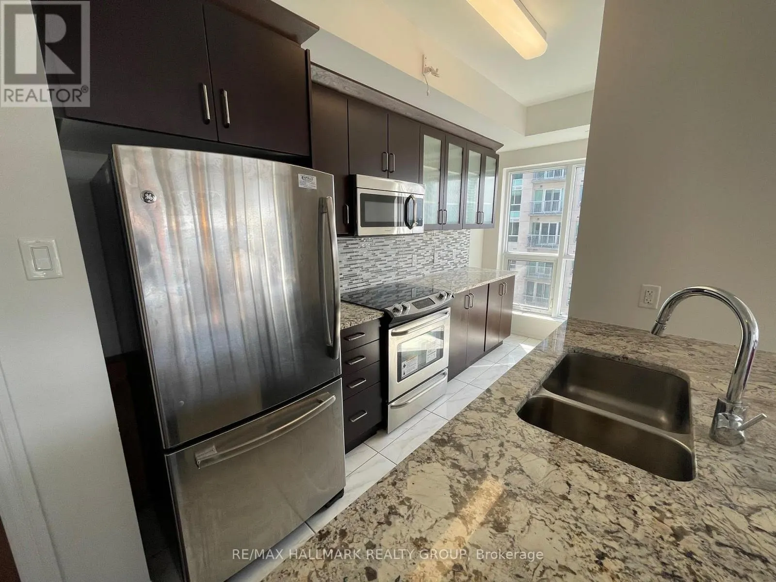 2201 - 242 RIDEAU STREET