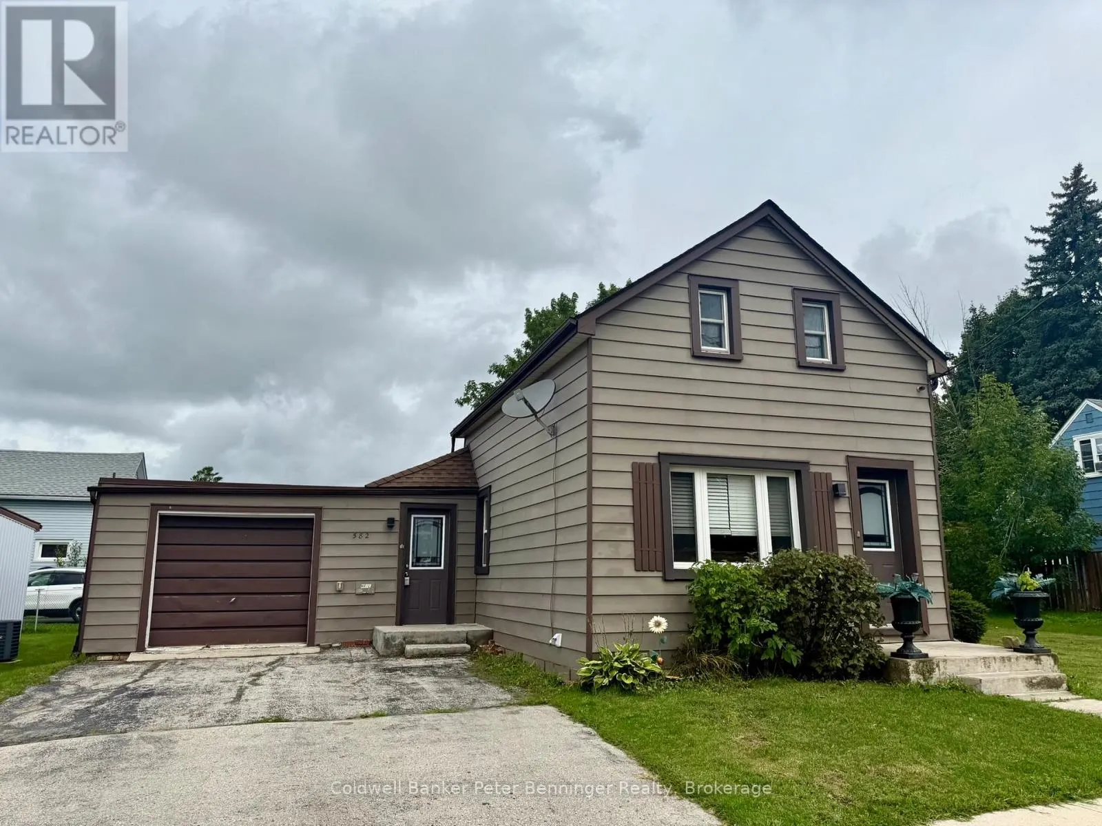 582 9TH STREET
