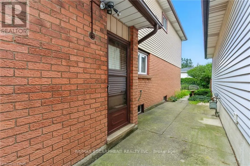 39 MEGNA COURT