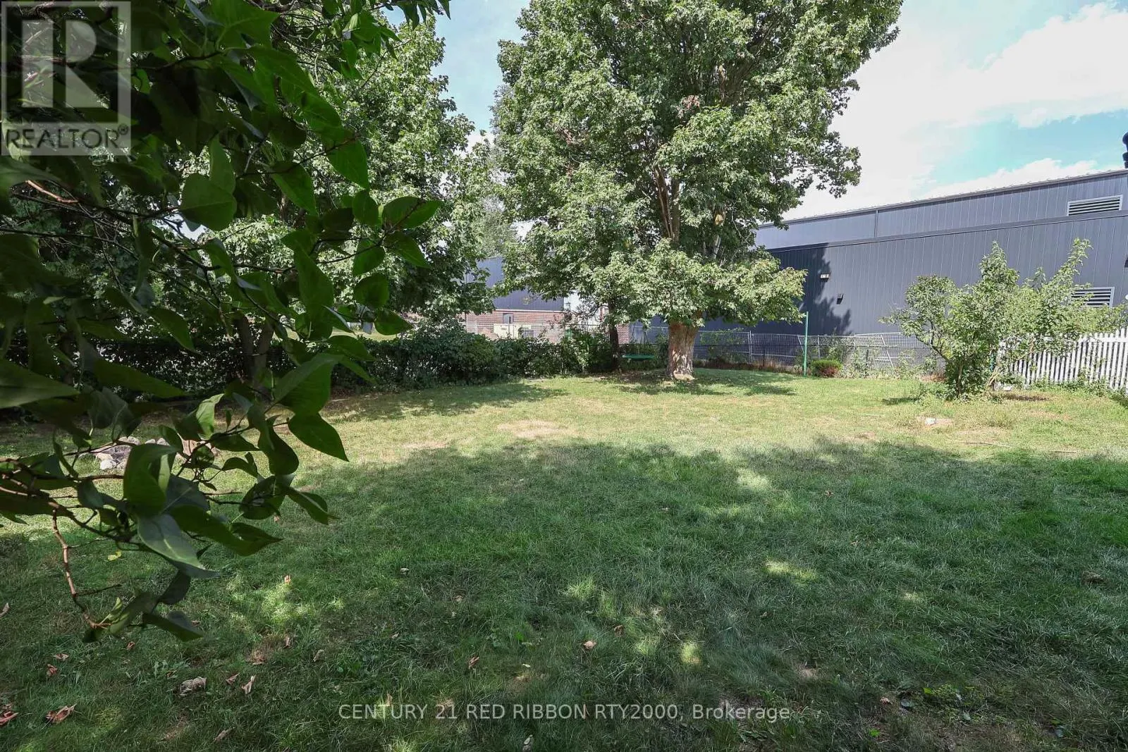 205 METCALFE STREET E