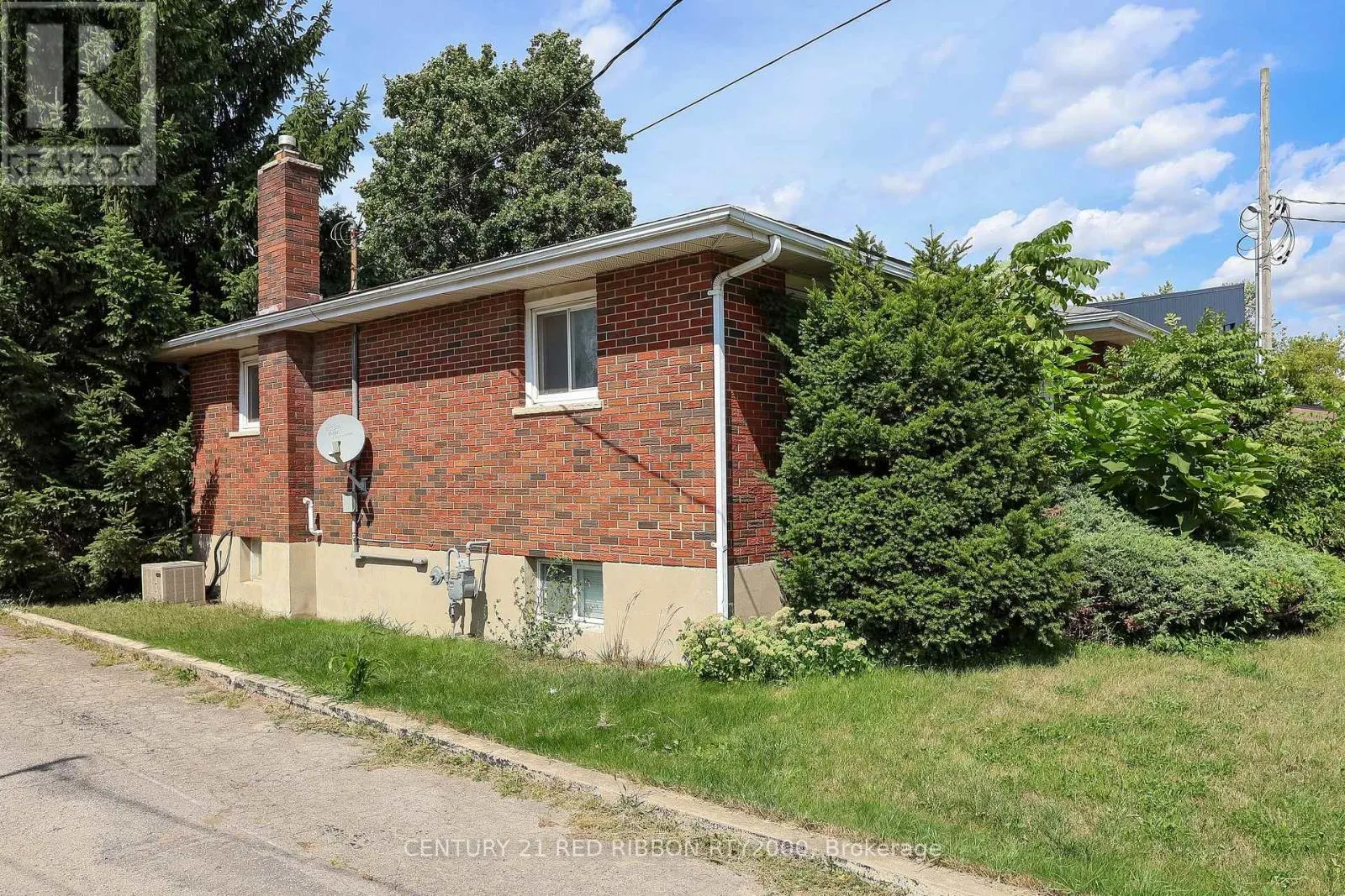 205 METCALFE STREET E