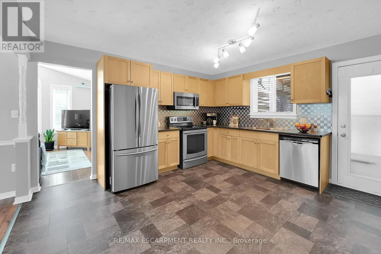 373 WASHINGTON ROAD