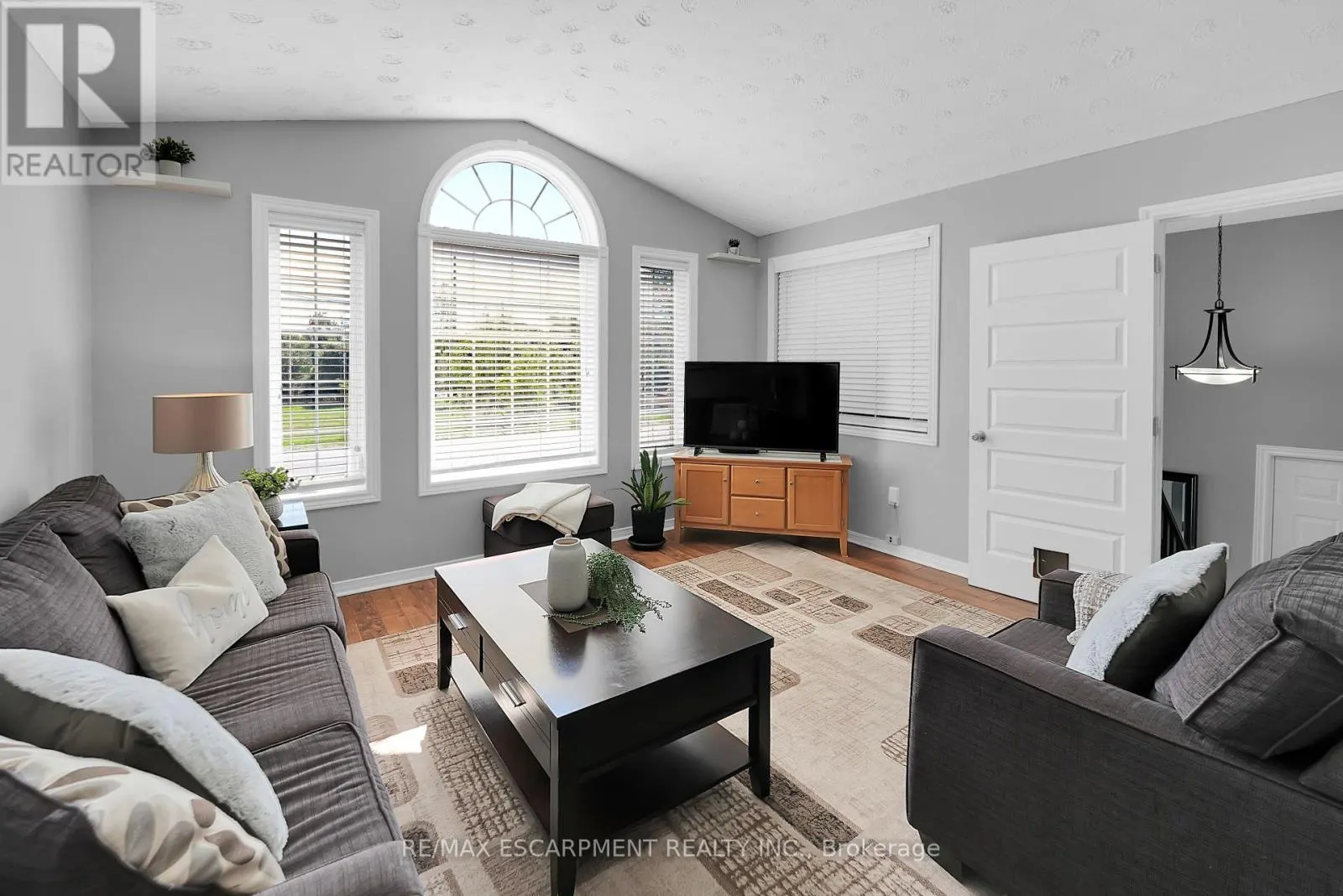 373 WASHINGTON ROAD