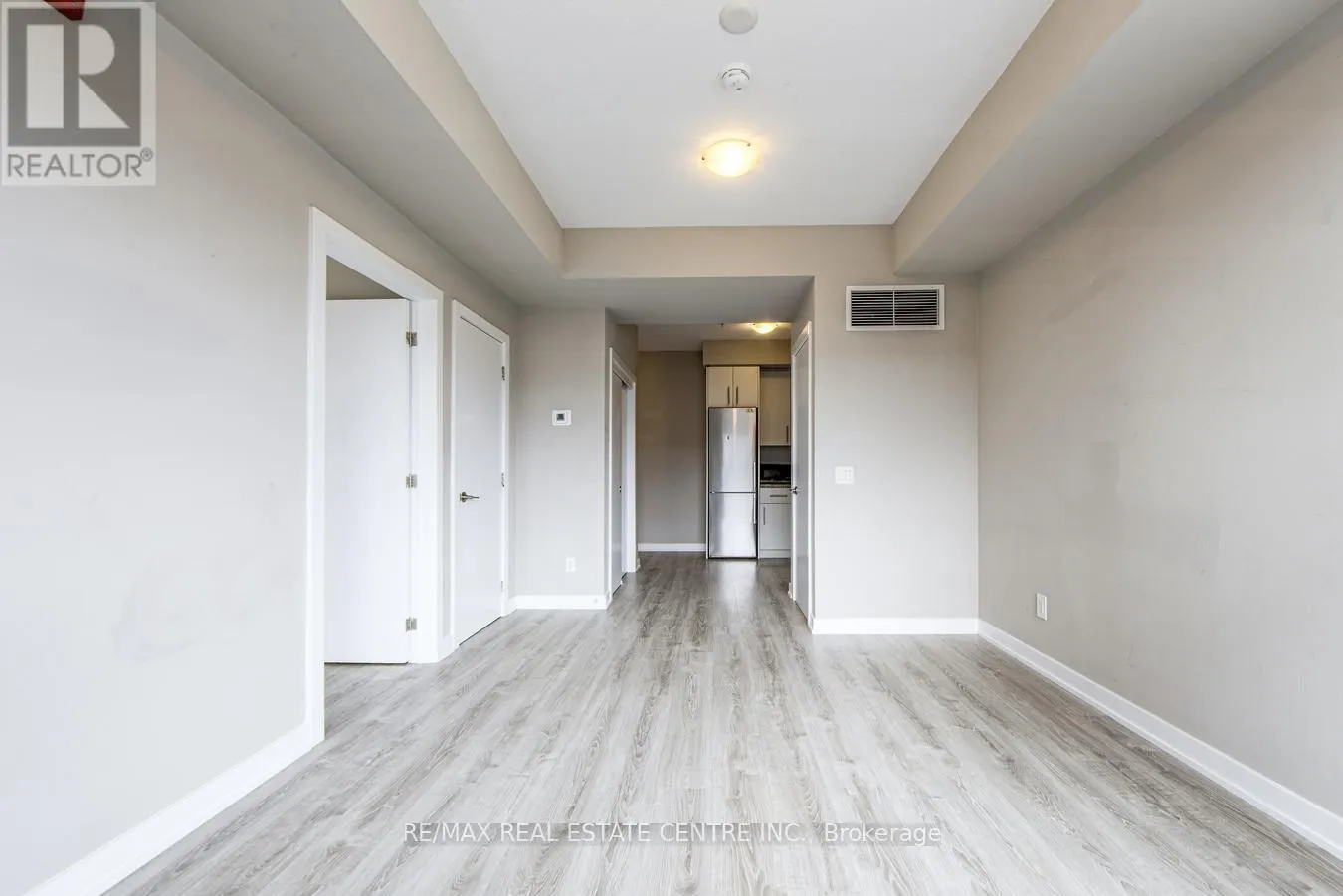 313 - 10 ESPLANADE LANE