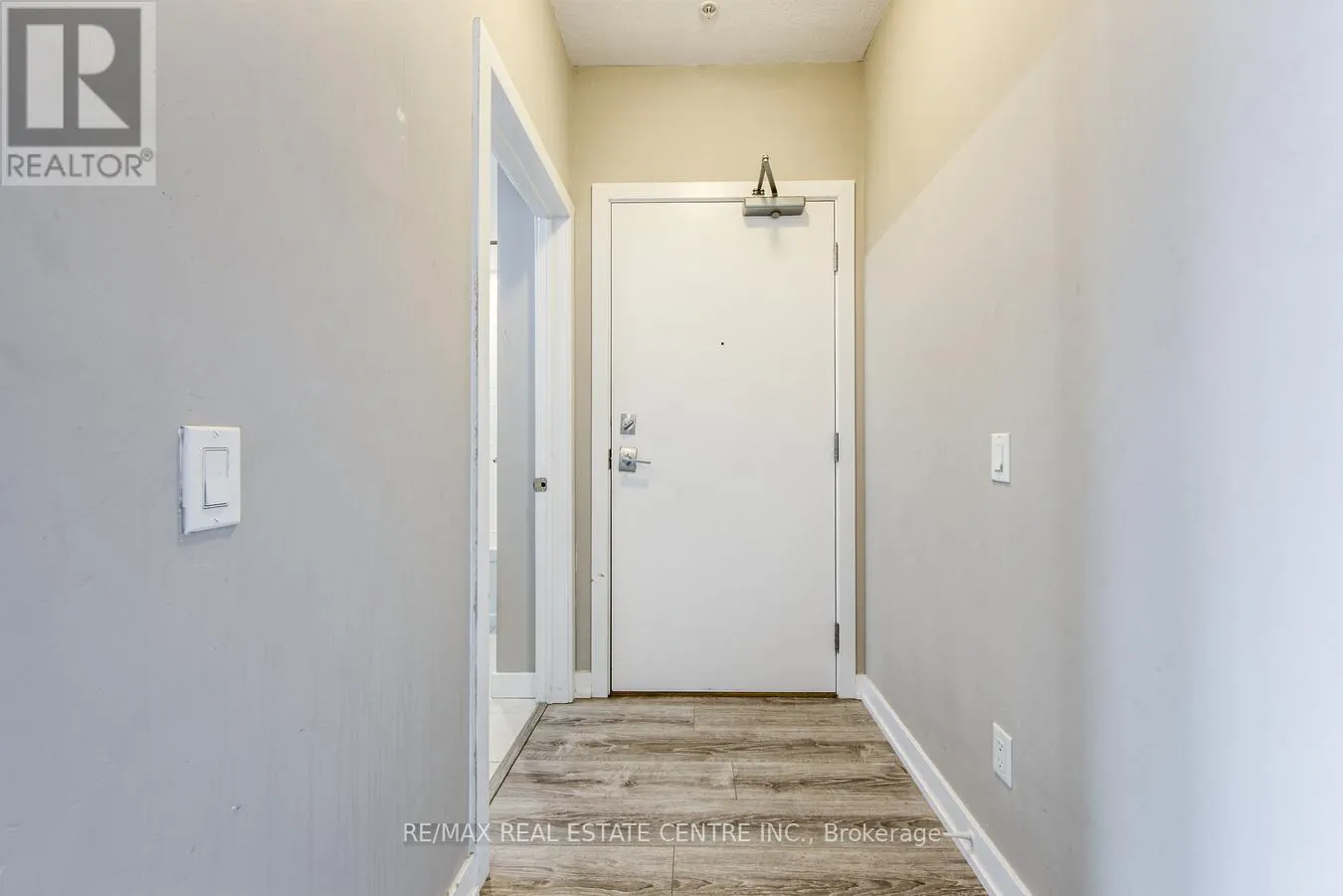313 - 10 ESPLANADE LANE
