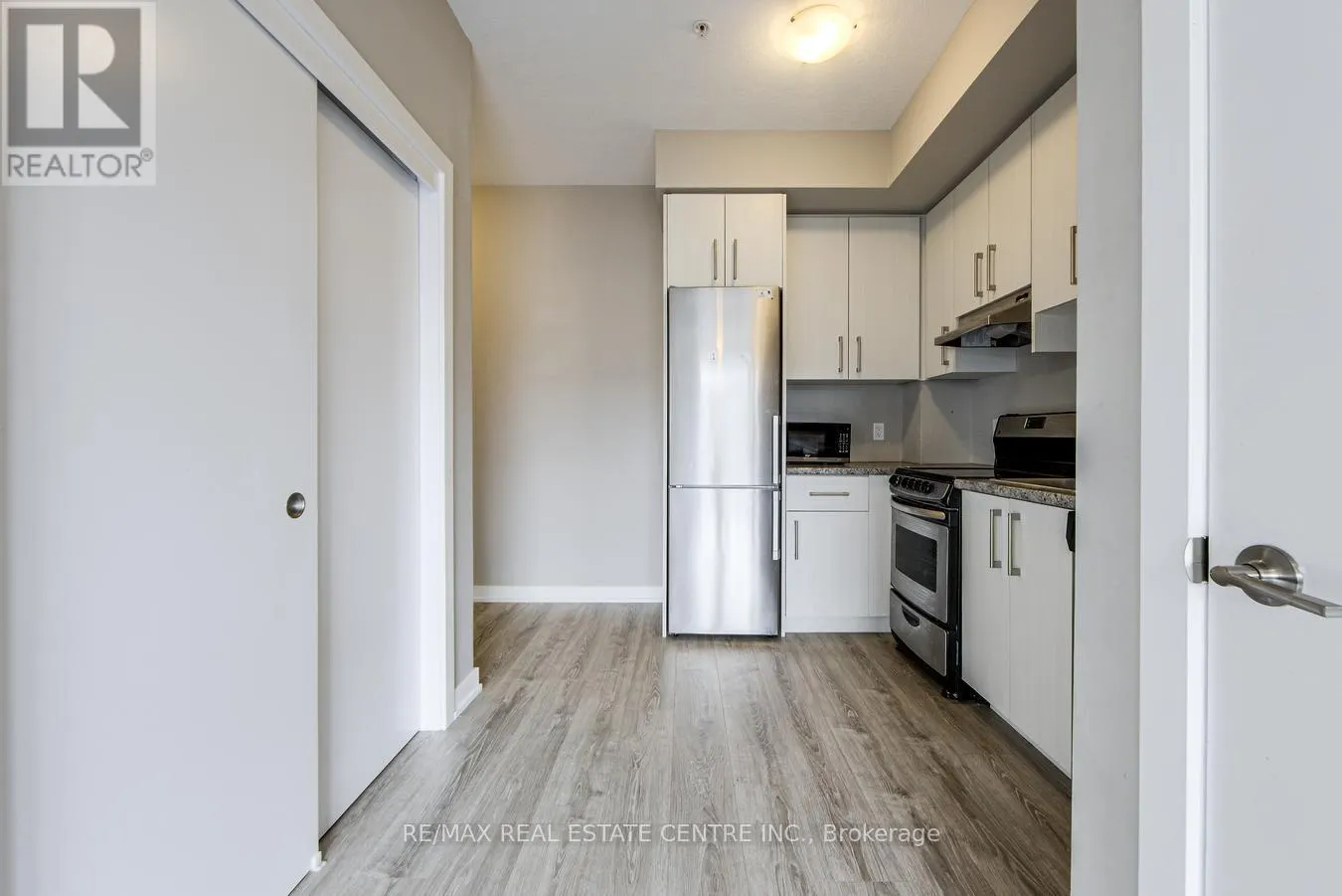 313 - 10 ESPLANADE LANE