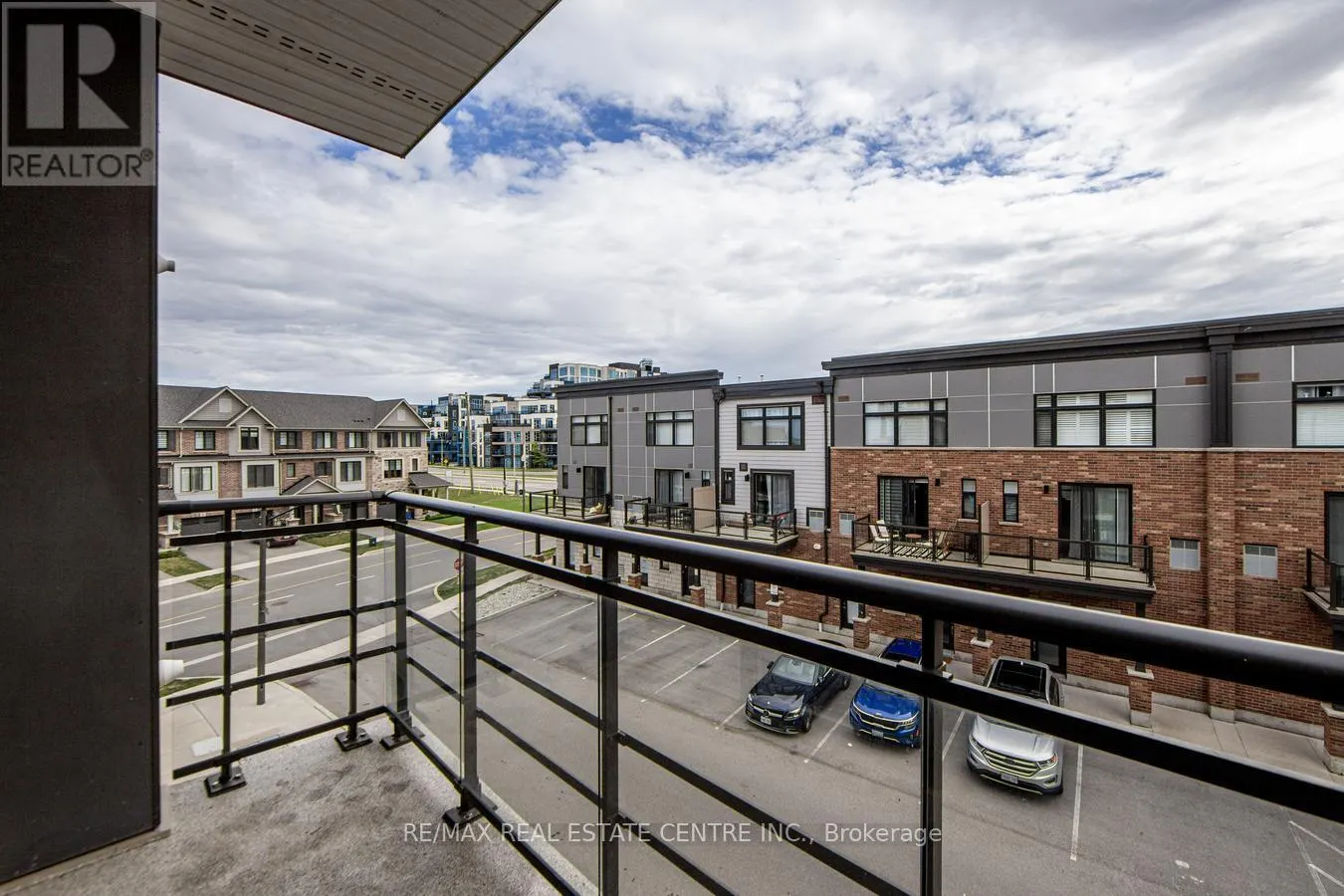 313 - 10 ESPLANADE LANE