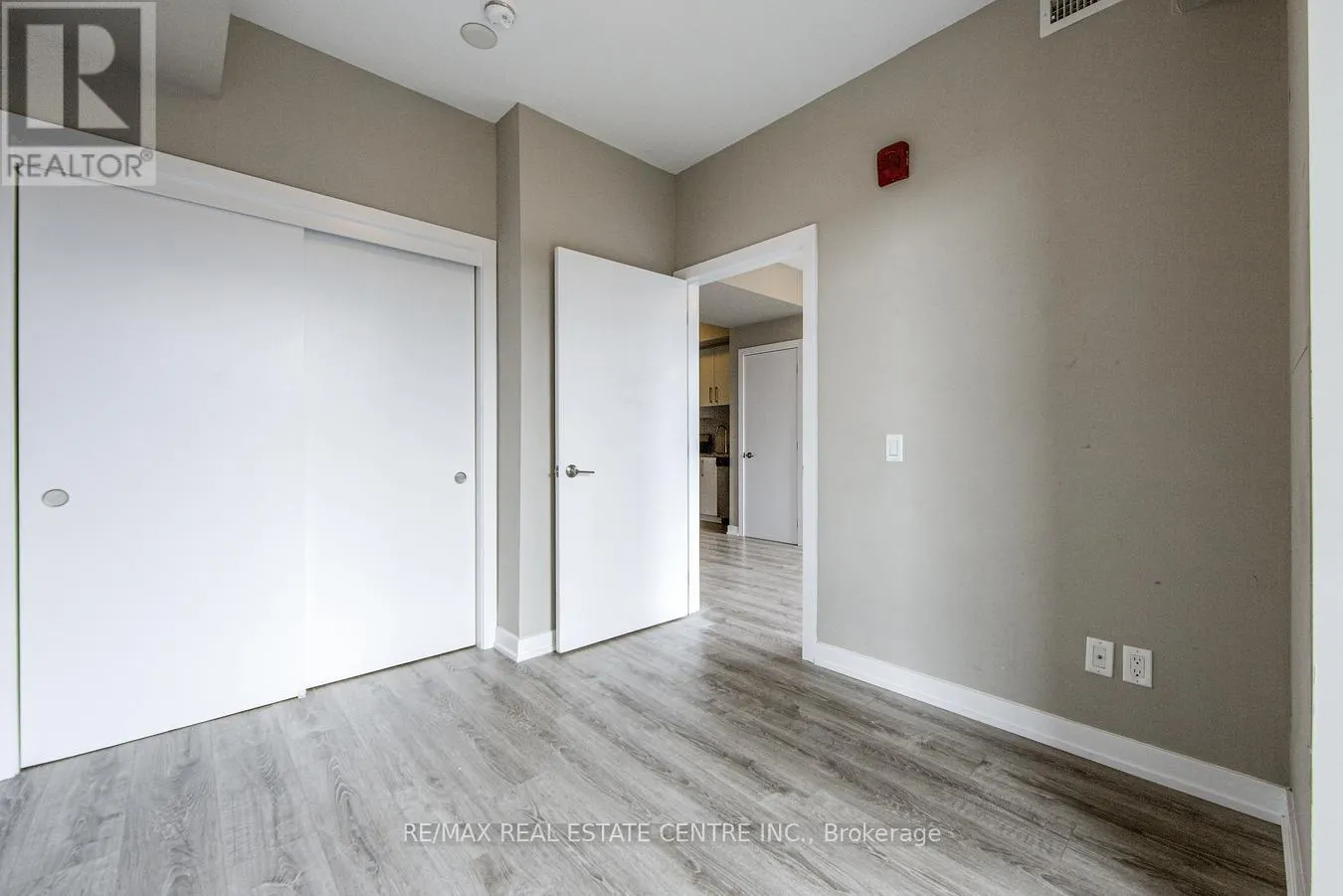 313 - 10 ESPLANADE LANE