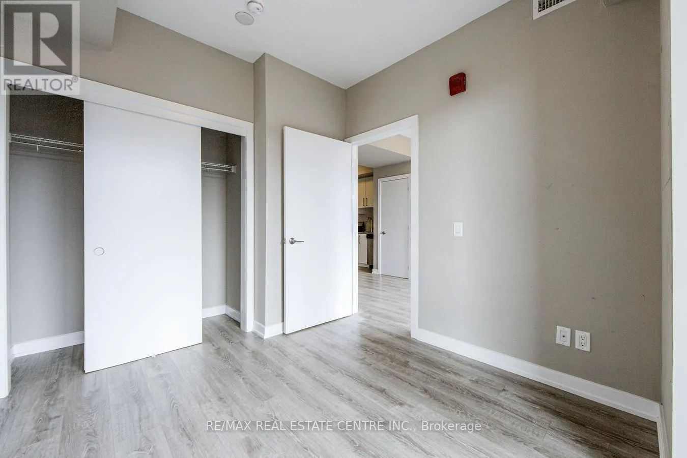313 - 10 ESPLANADE LANE