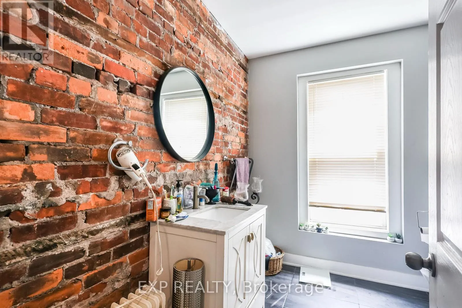 47 WELLINGTON STREET S