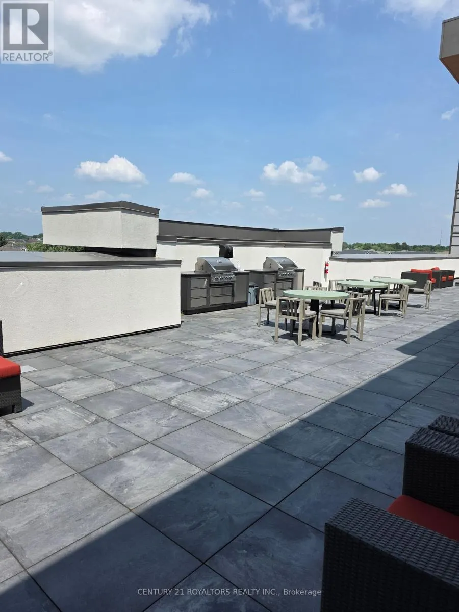 610 - 450 DUNDAS STREET