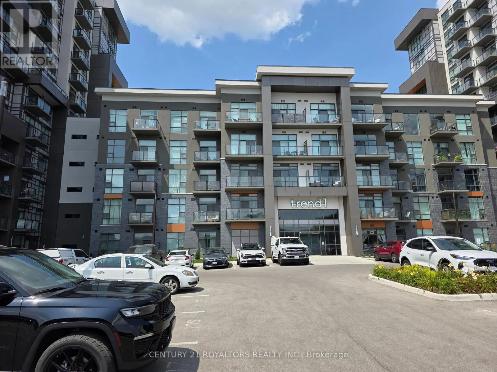610 - 450 DUNDAS STREET
