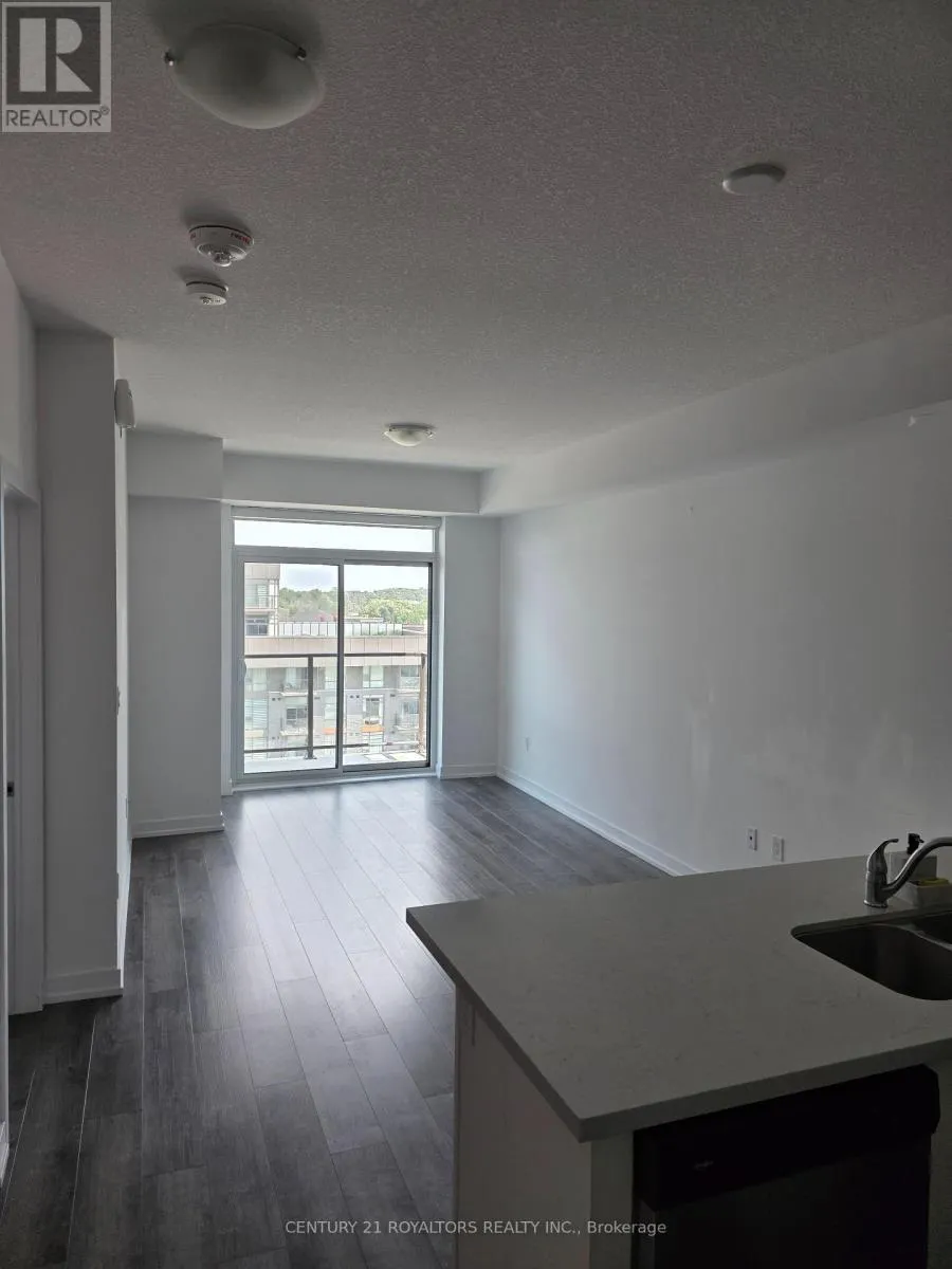 610 - 450 DUNDAS STREET