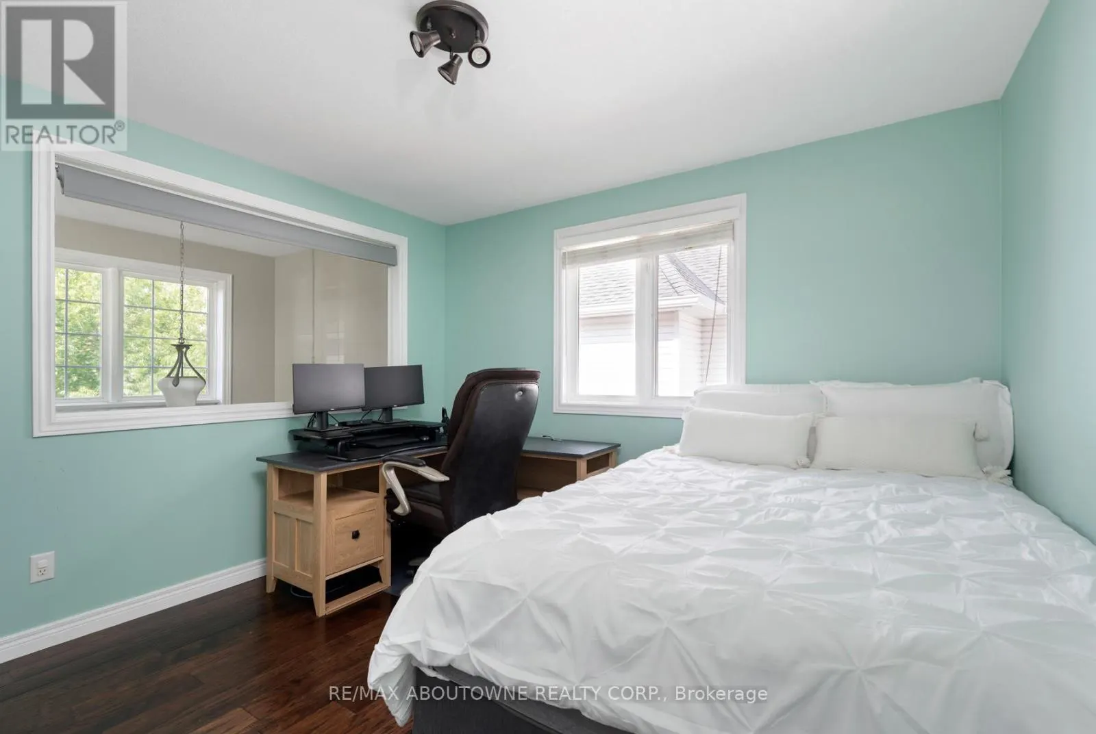 42 PEARWOOD COURT