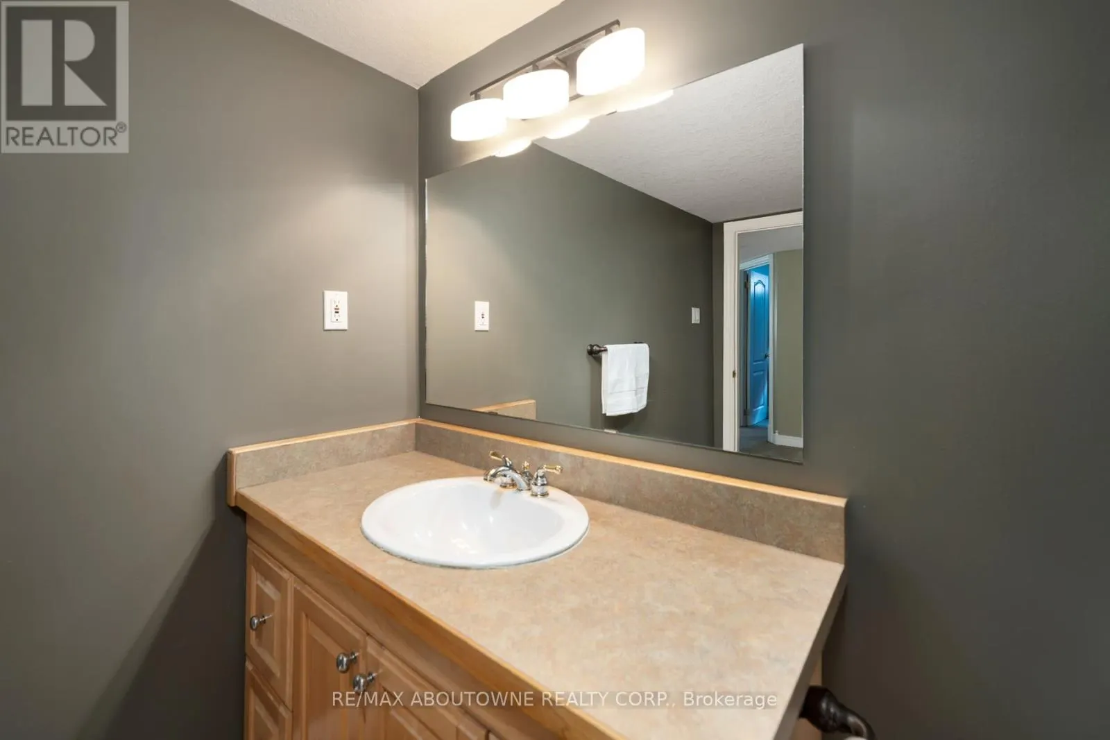 42 PEARWOOD COURT