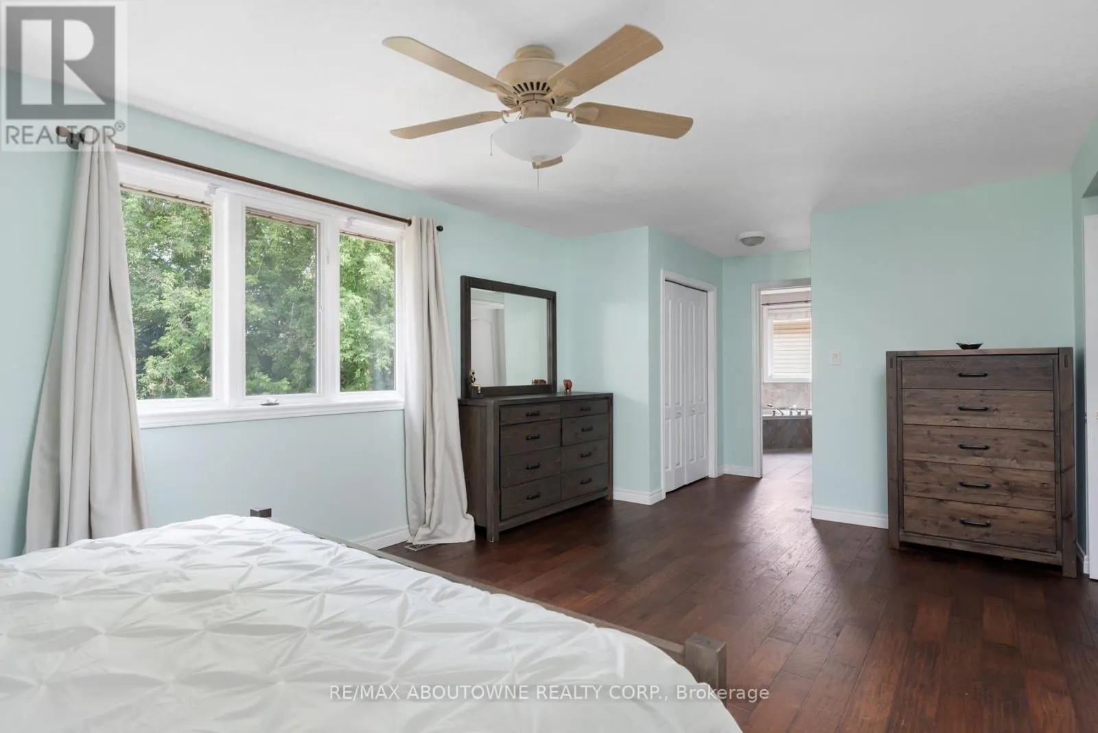42 PEARWOOD COURT