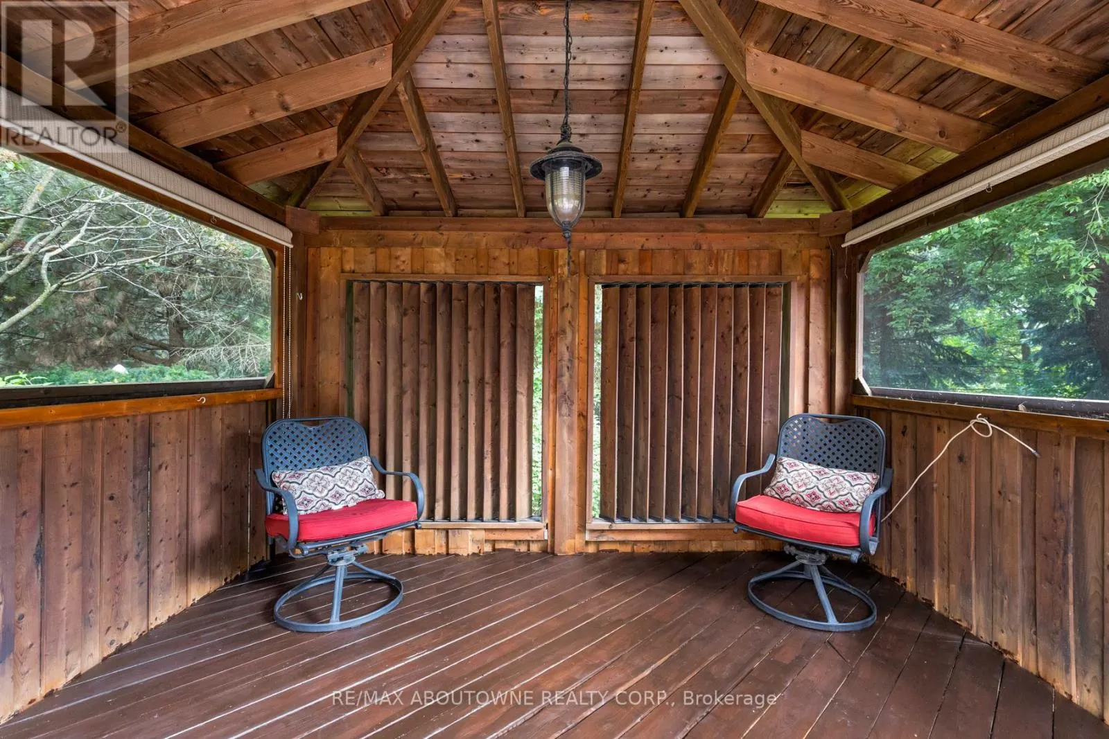 42 PEARWOOD COURT