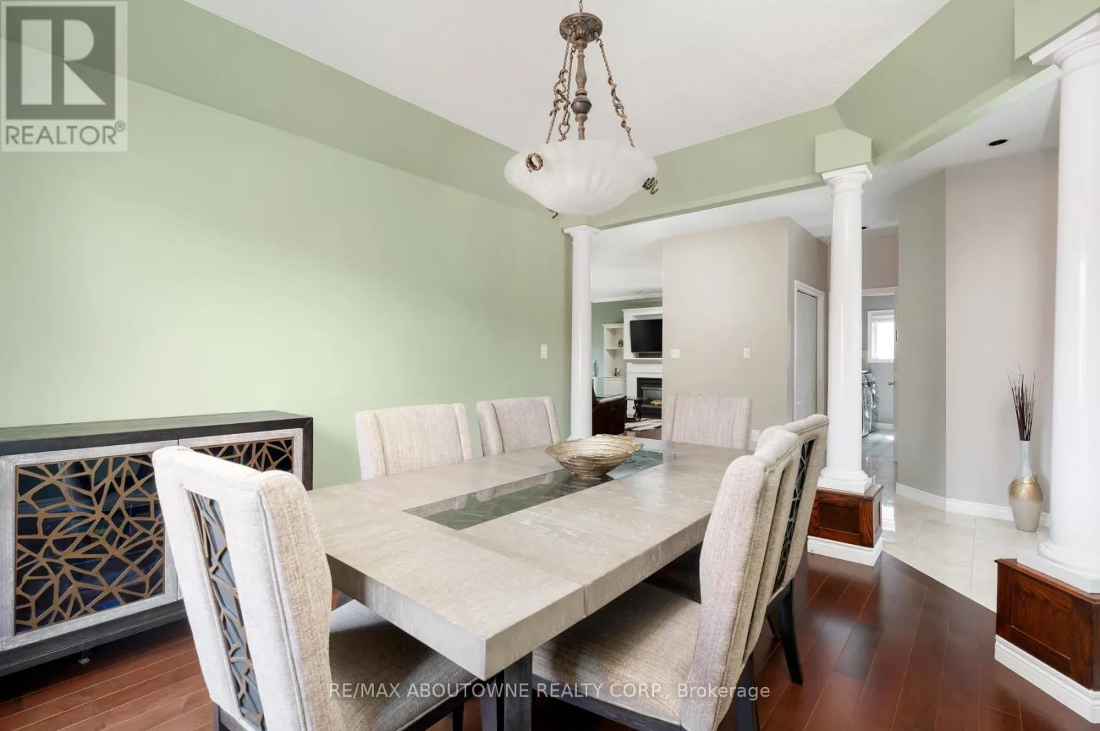 42 PEARWOOD COURT