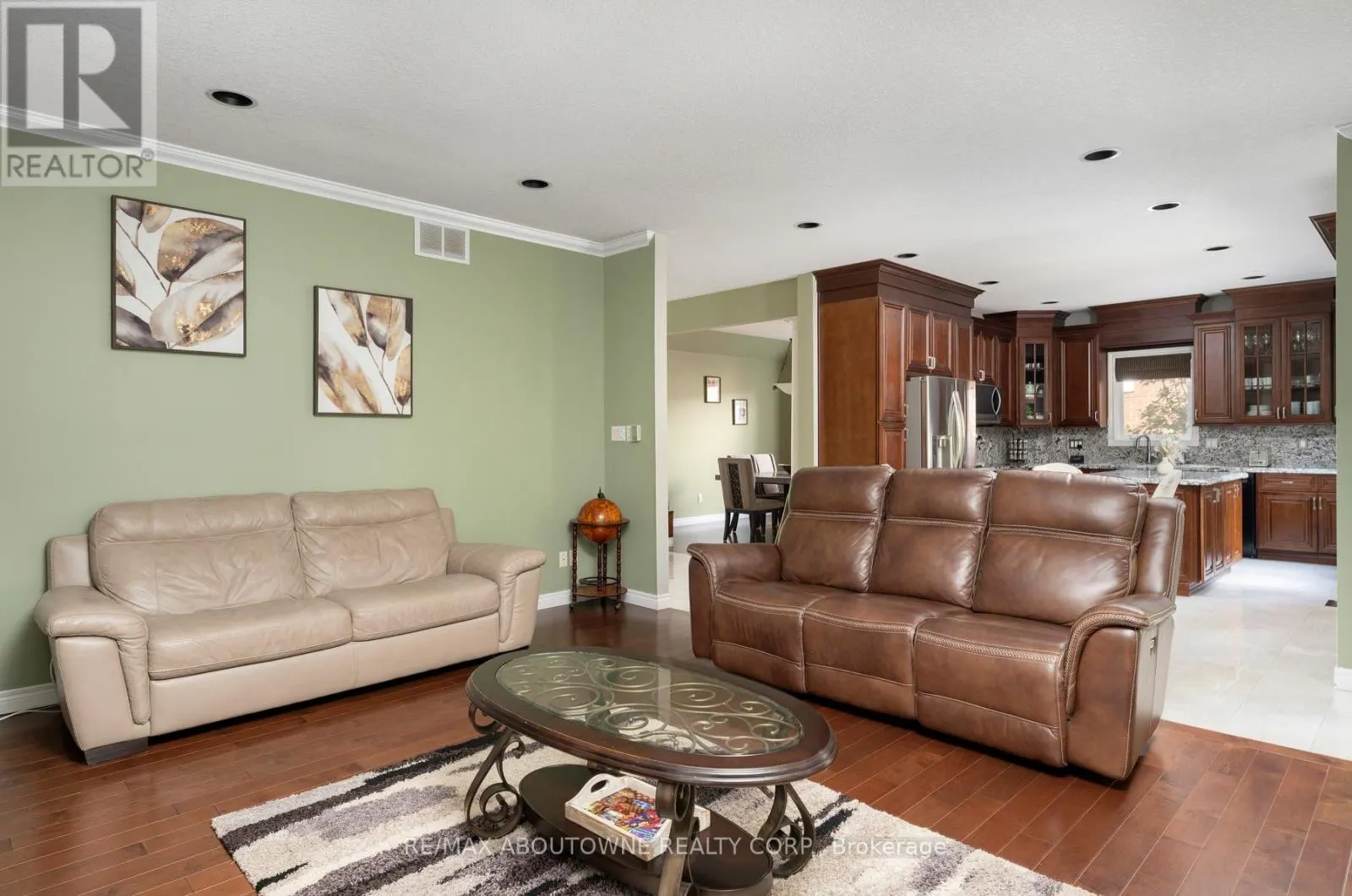 42 PEARWOOD COURT