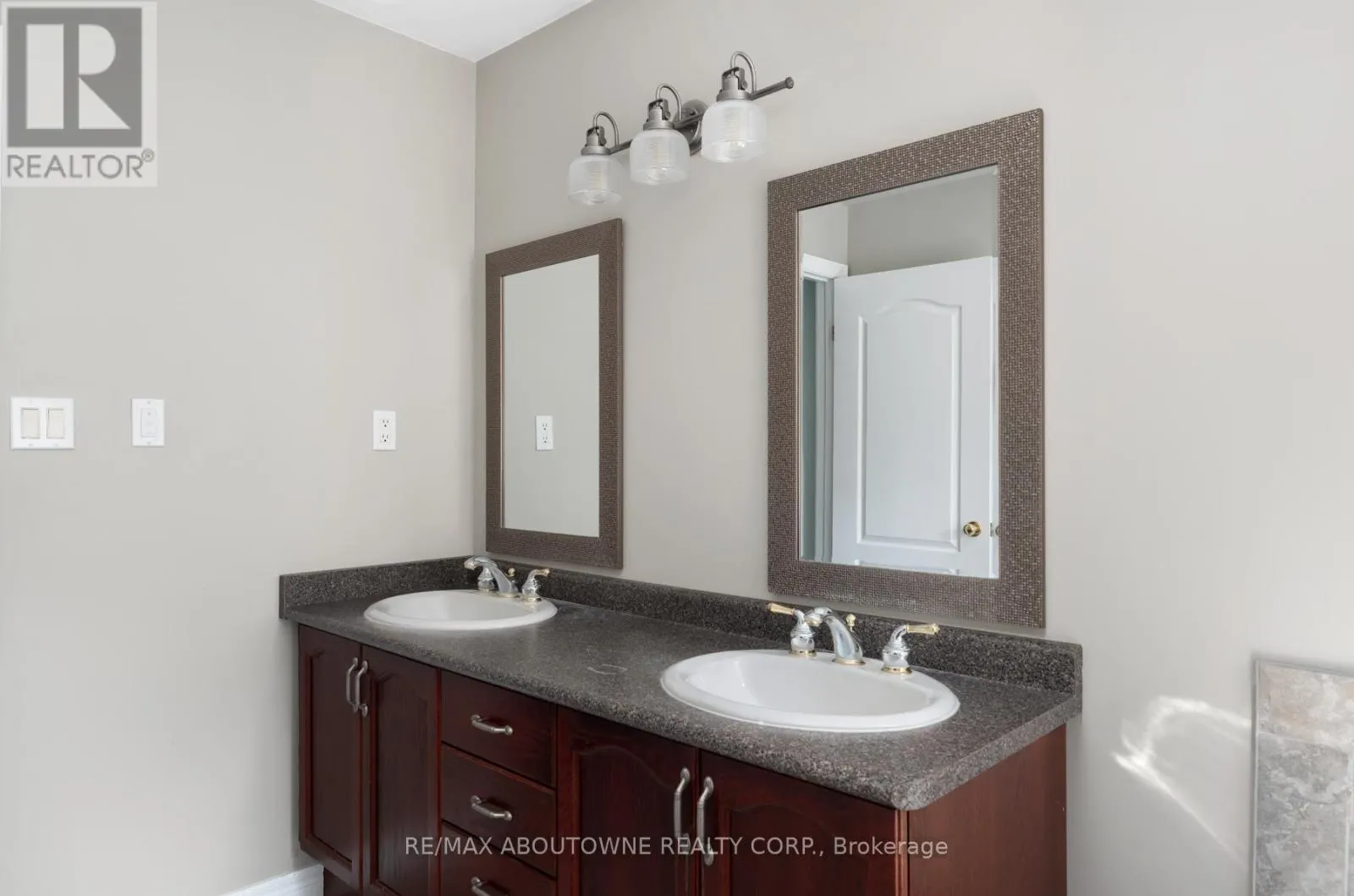 42 PEARWOOD COURT